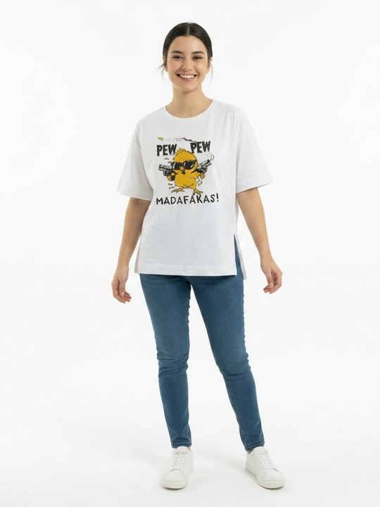 Ayollar futbolkasi oq rangli, yorqin printli, 100% paxta, yon kesimli