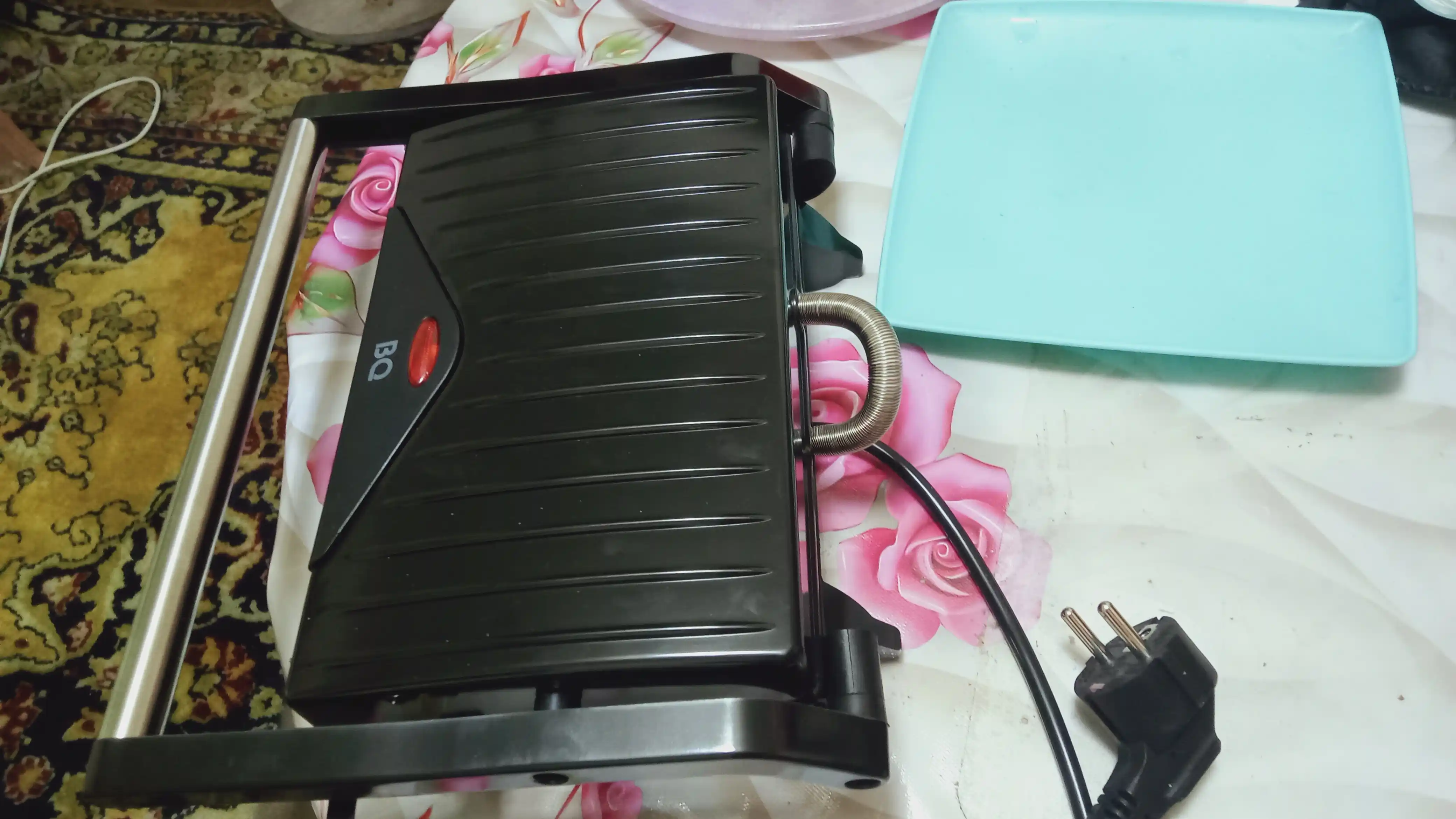 Elektr gril BQ GR3003,Non-Stick PRO qoplamasi, quvvati 750Vt, maksimal harorati 220°C