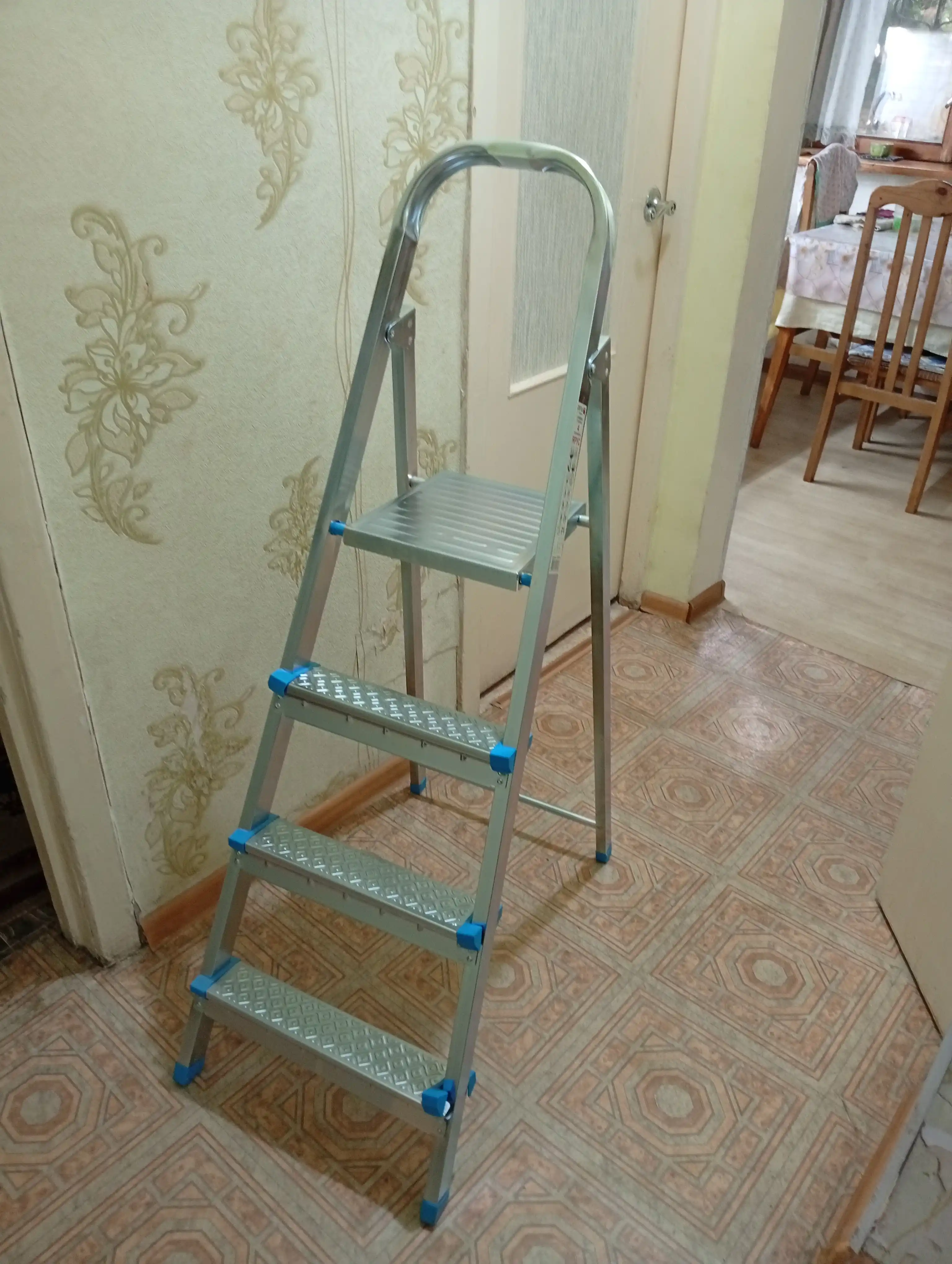 Narvon po'latdan Perilla Yarus, 4 pog'onali, o'lchami 77 sm, vazni 4.5 kg