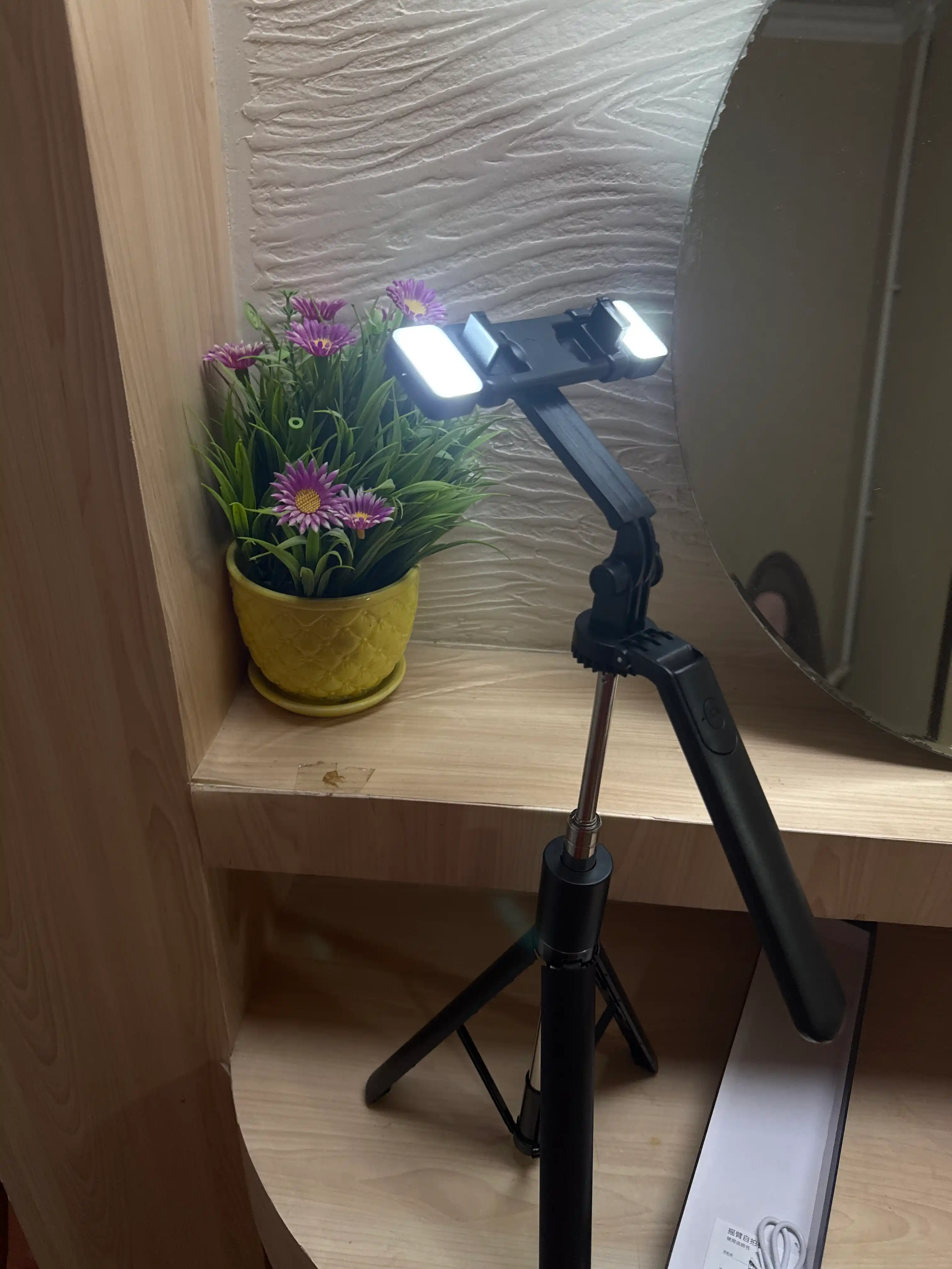 Штатив для телефона, 170 см, 4 в 1, 2 LED фонаря и Bluetooth: монопод, селфи-палка
