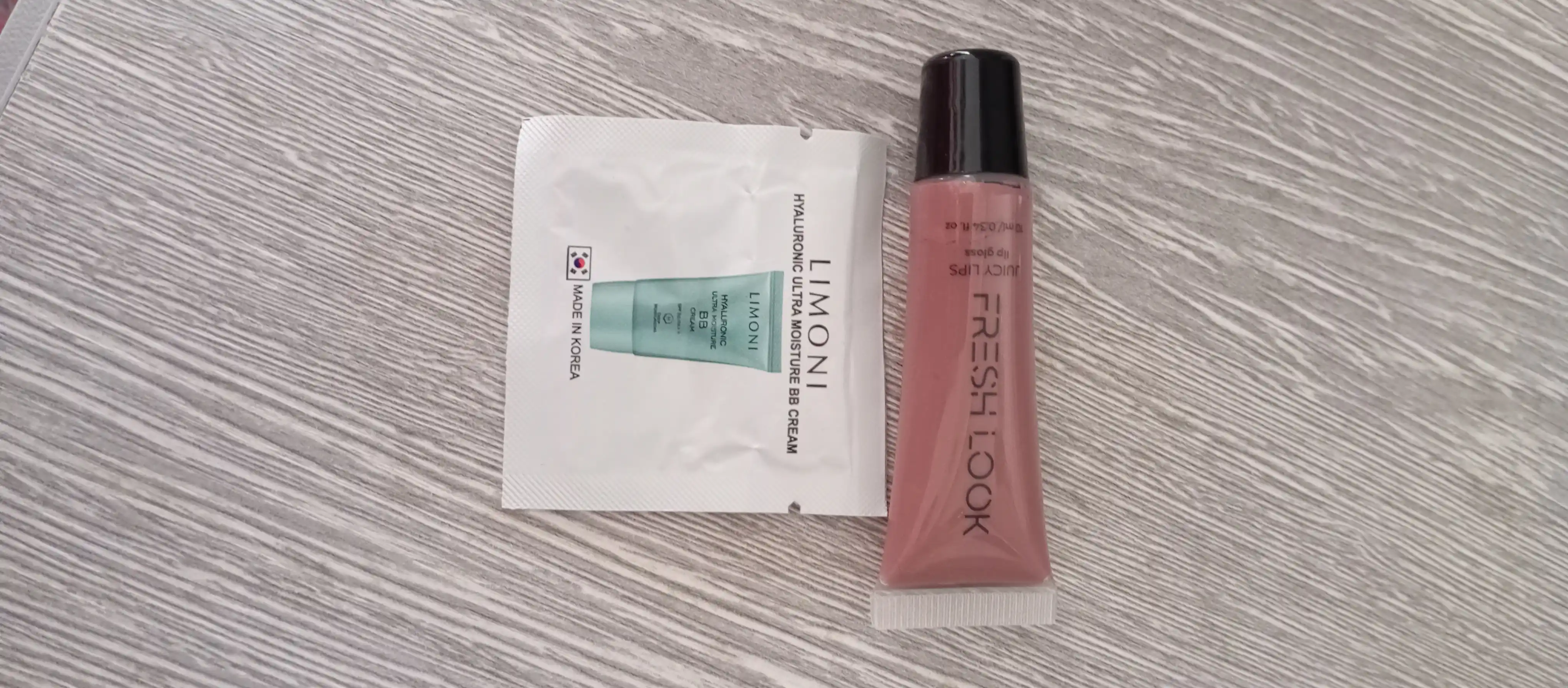 Блеск для губ аромат клубники FRESH LOOK JUICY LIPS lip gloss, розовый, 10 мл