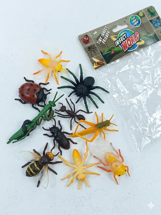 Hasharotlar figurasi Insect World Tiny Insect Friends 3+