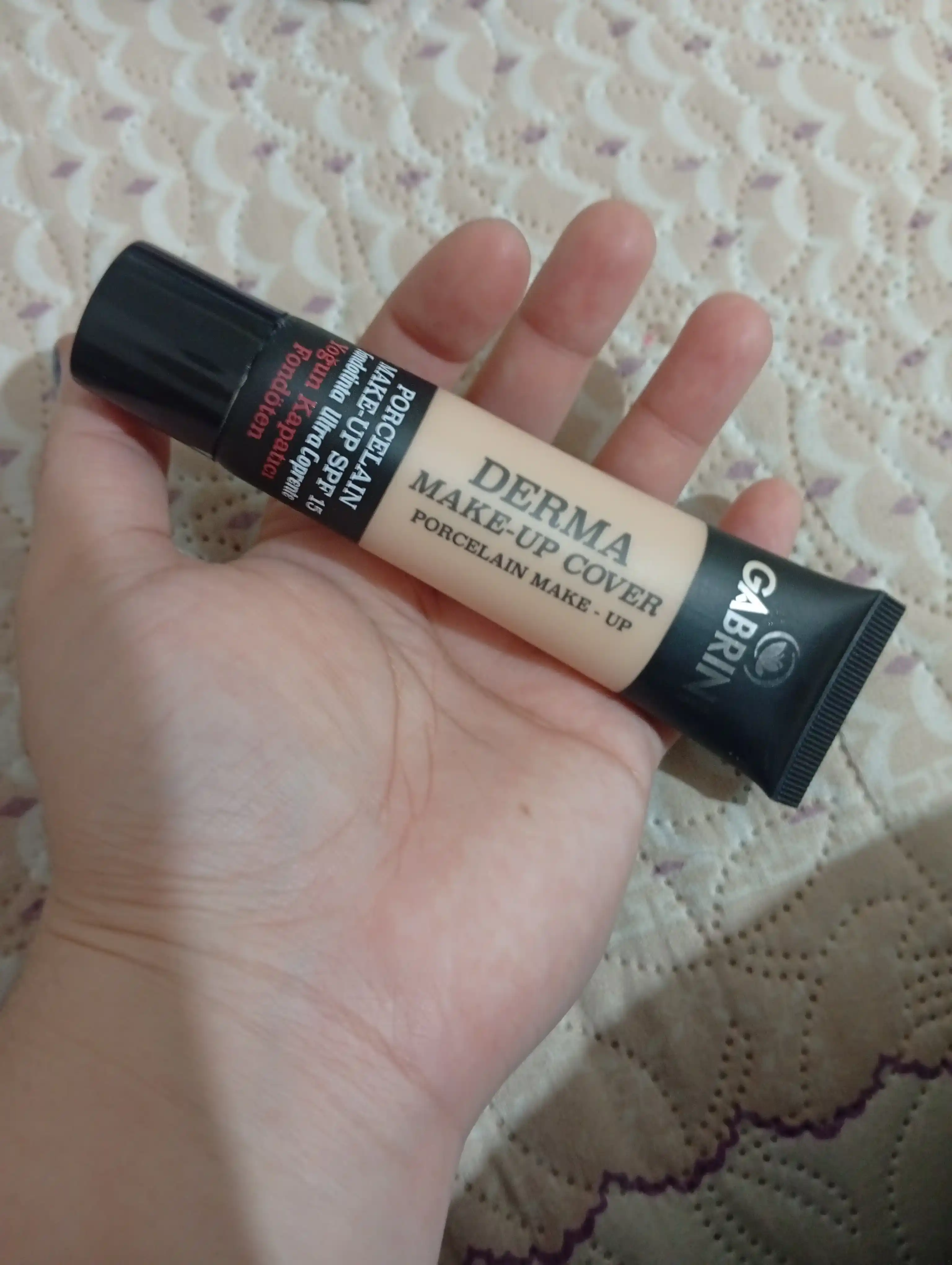 Gabrini Derma xiralashtiruvchi tonal krem, pardoz uchun, SPF 15