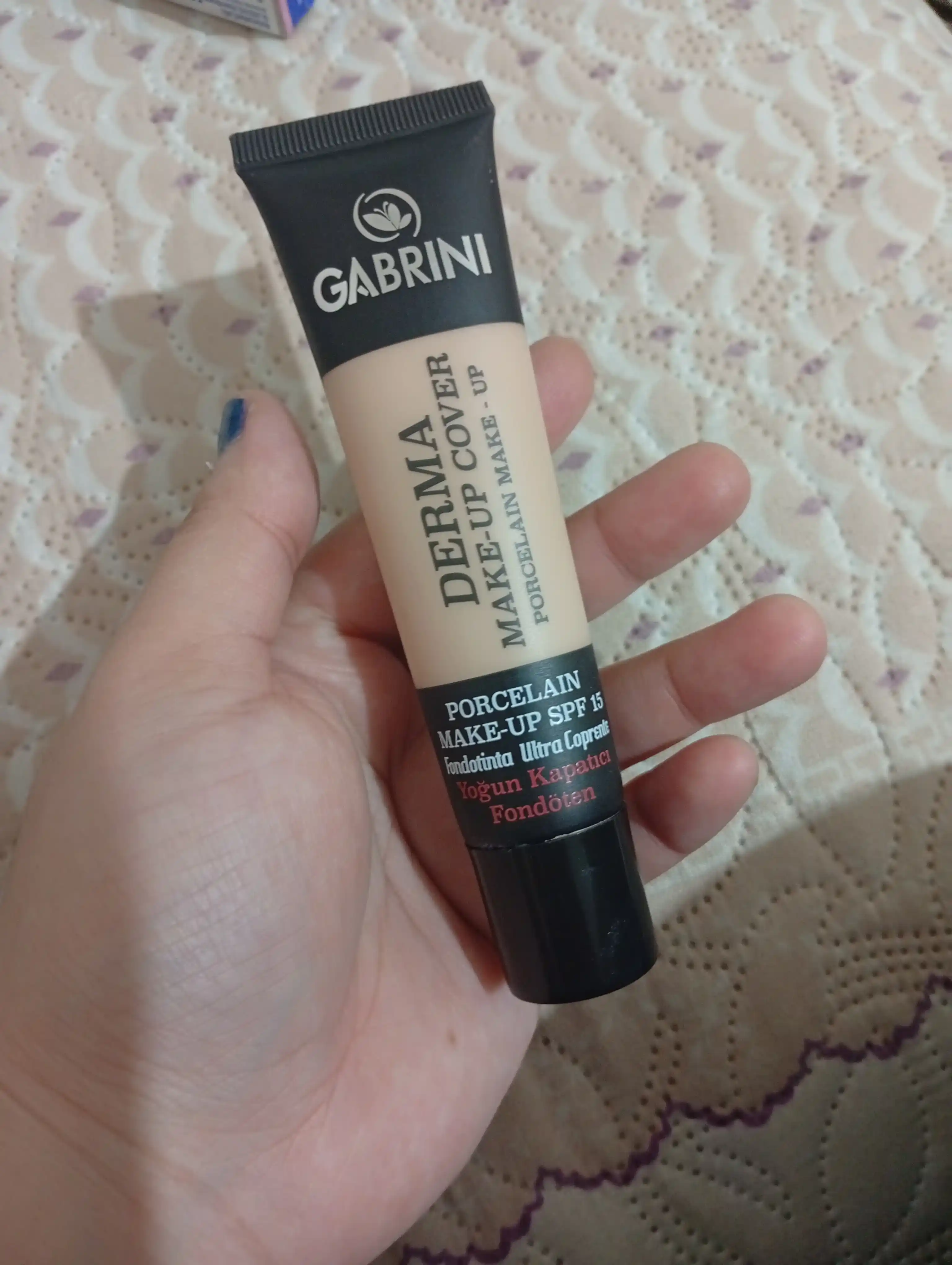 Gabrini Derma xiralashtiruvchi tonal krem, pardoz uchun, SPF 15