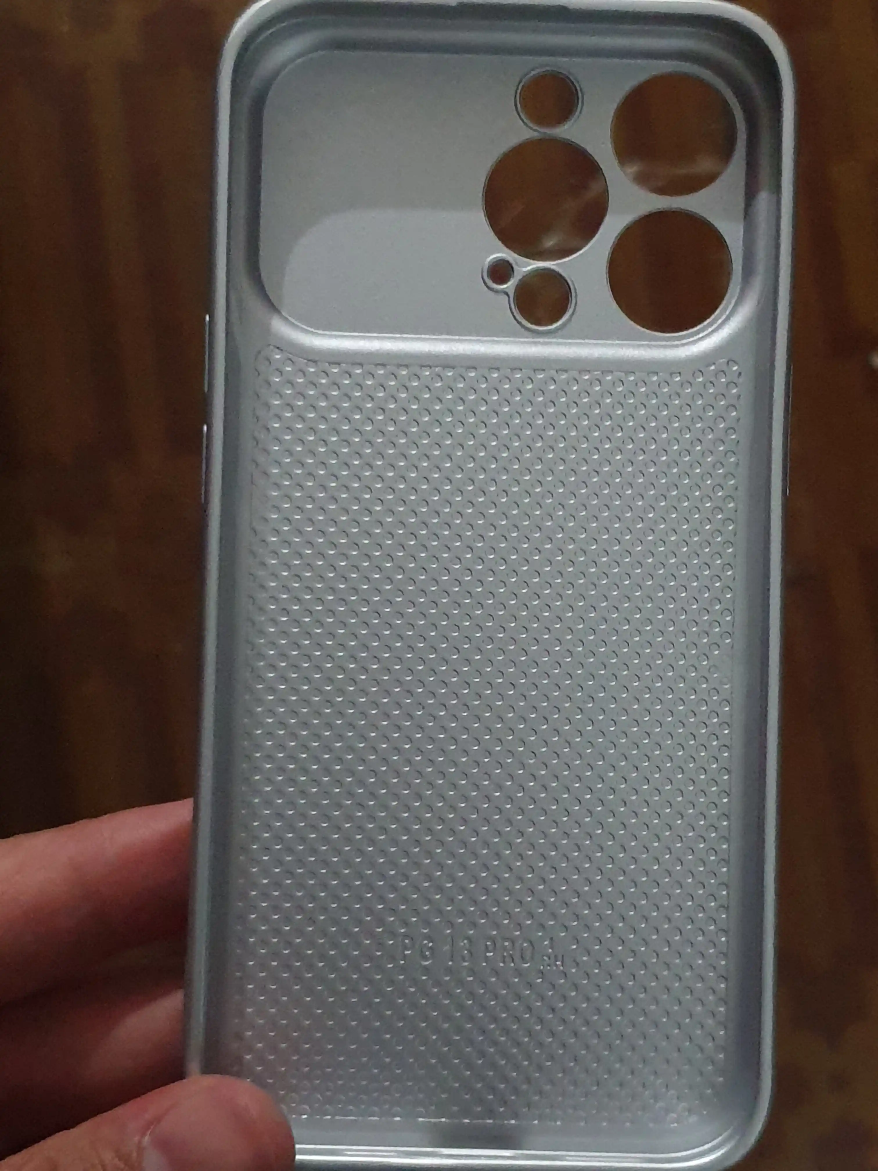 IPhone 17 Pro uslubida chexol iPhone Pro va Pro Max uchun