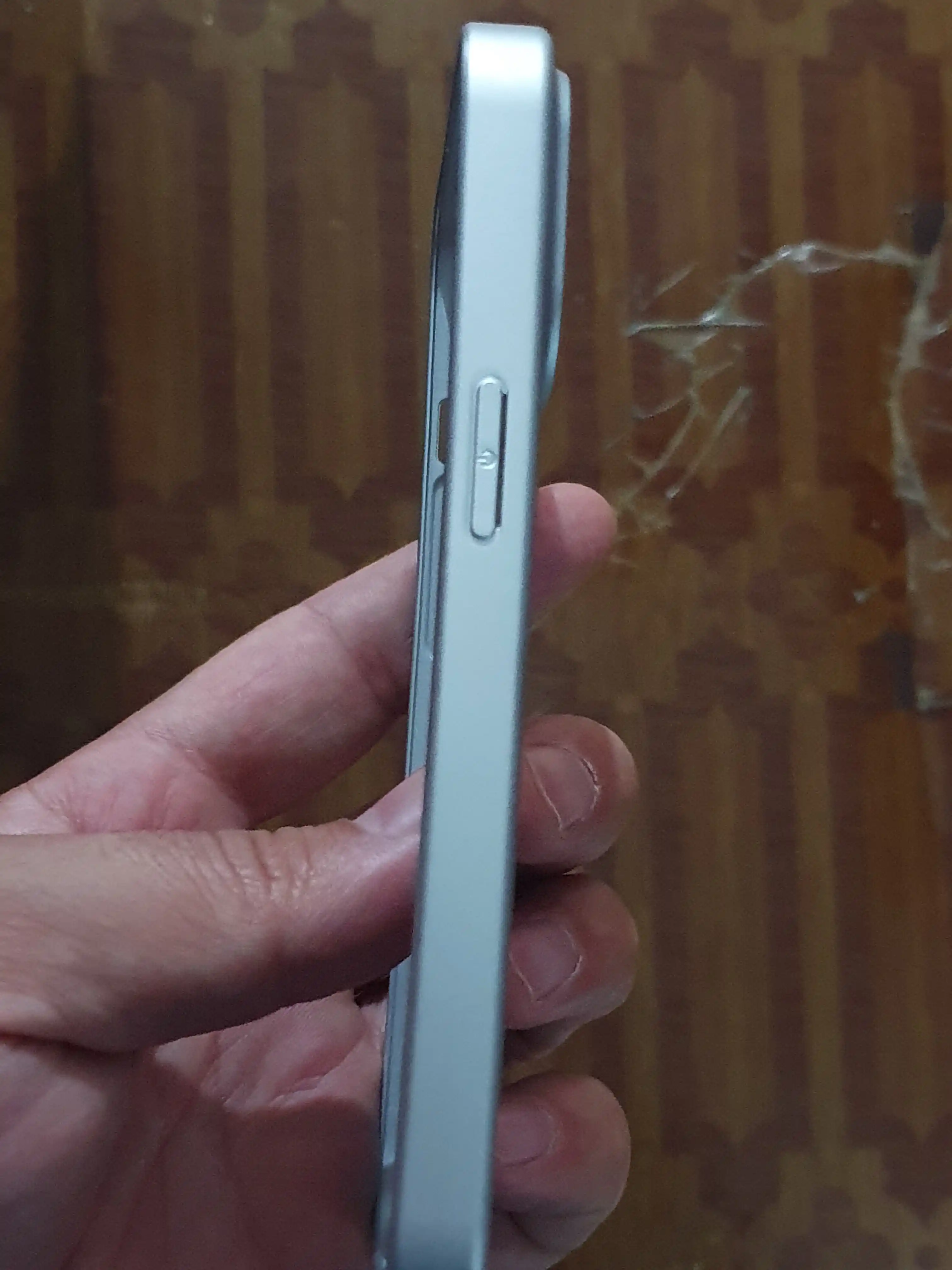 IPhone 17 Pro uslubida chexol iPhone Pro va Pro Max uchun