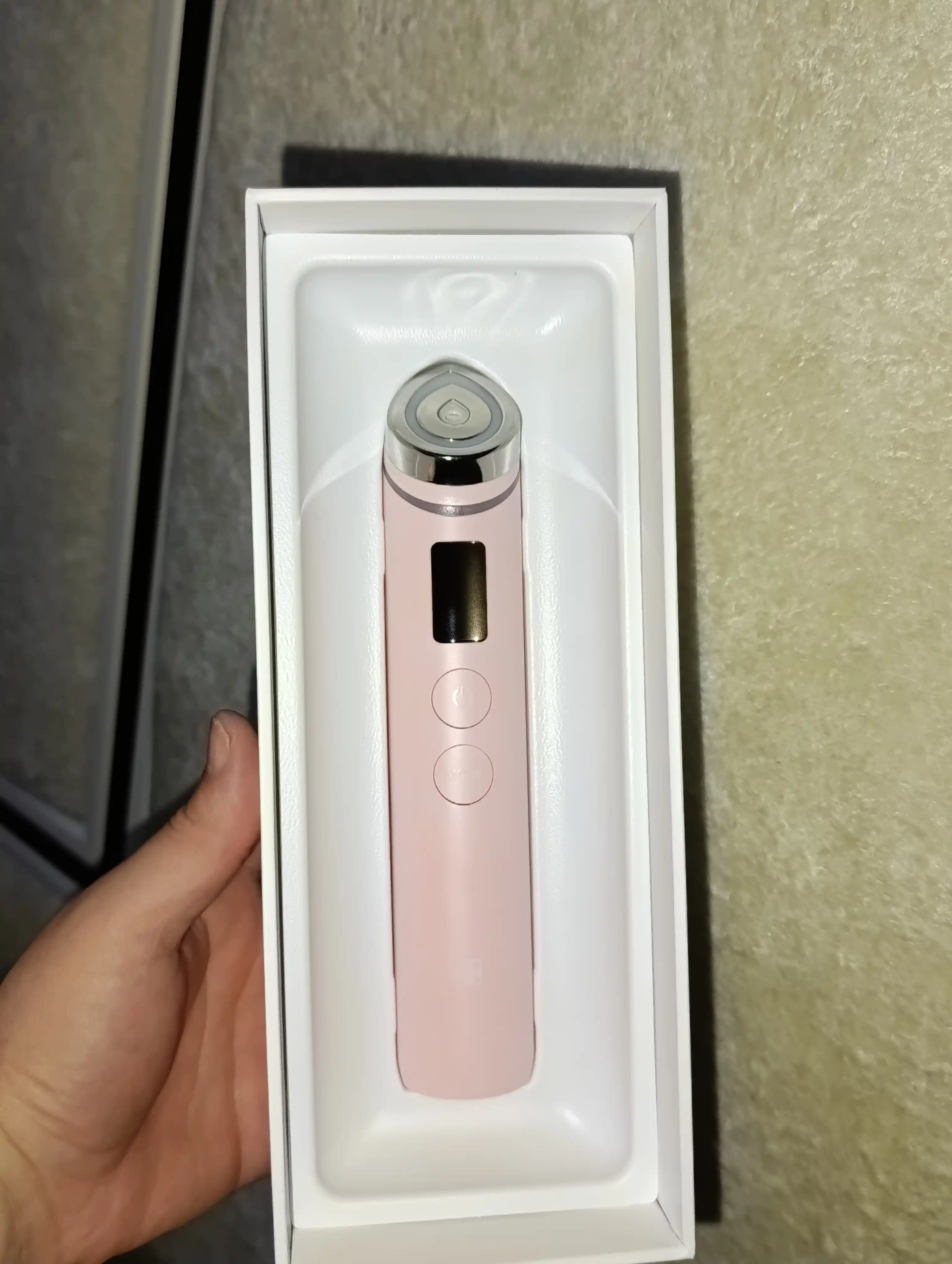 Uy sharoitida professional teri parvarish qurilmasi Medicube Age-R Booster Pro