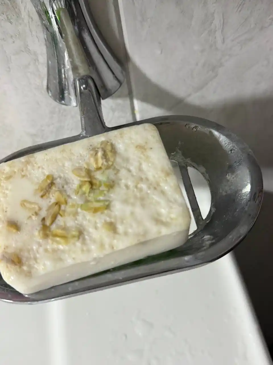 Yuz va tana uchun oqartiruvchi yumshatuvchi tabiiy ximikatlarsiz ovsyanka sovun