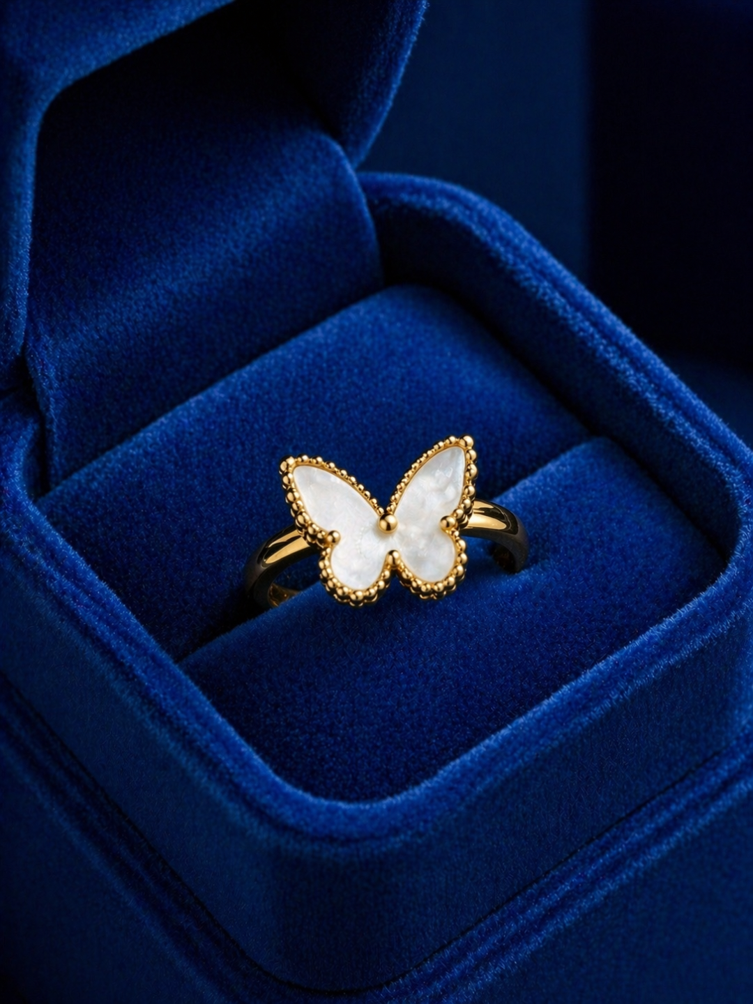 Женское кольцо “Butterfly Pearl Gold” в форме бабочки с белым камнем, нержавеющая сталь - 