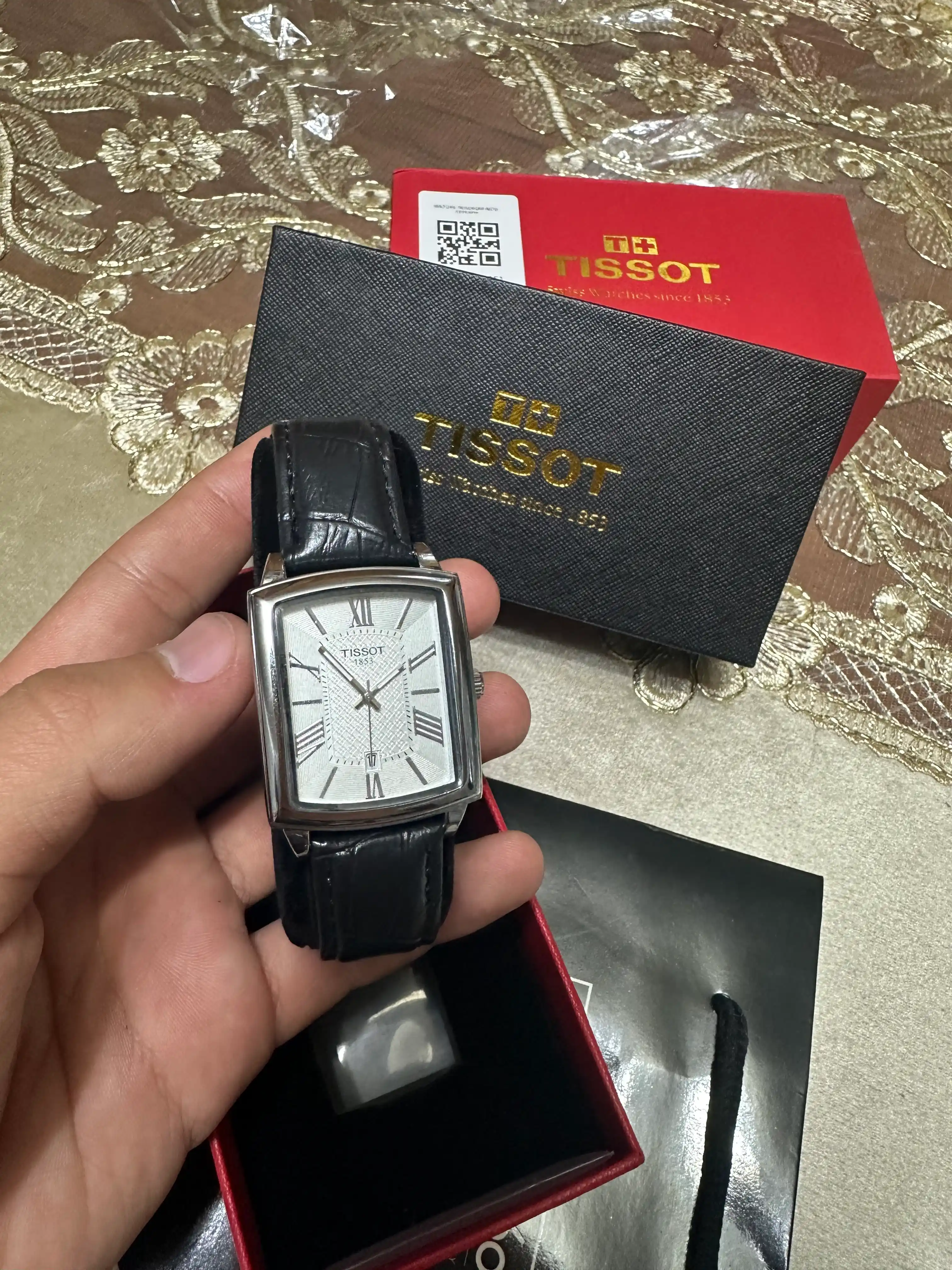Tissot erkaklar qo‘l soati, klassik dizayn, charm remeshok, sovg'a qutisida va paketi bilan