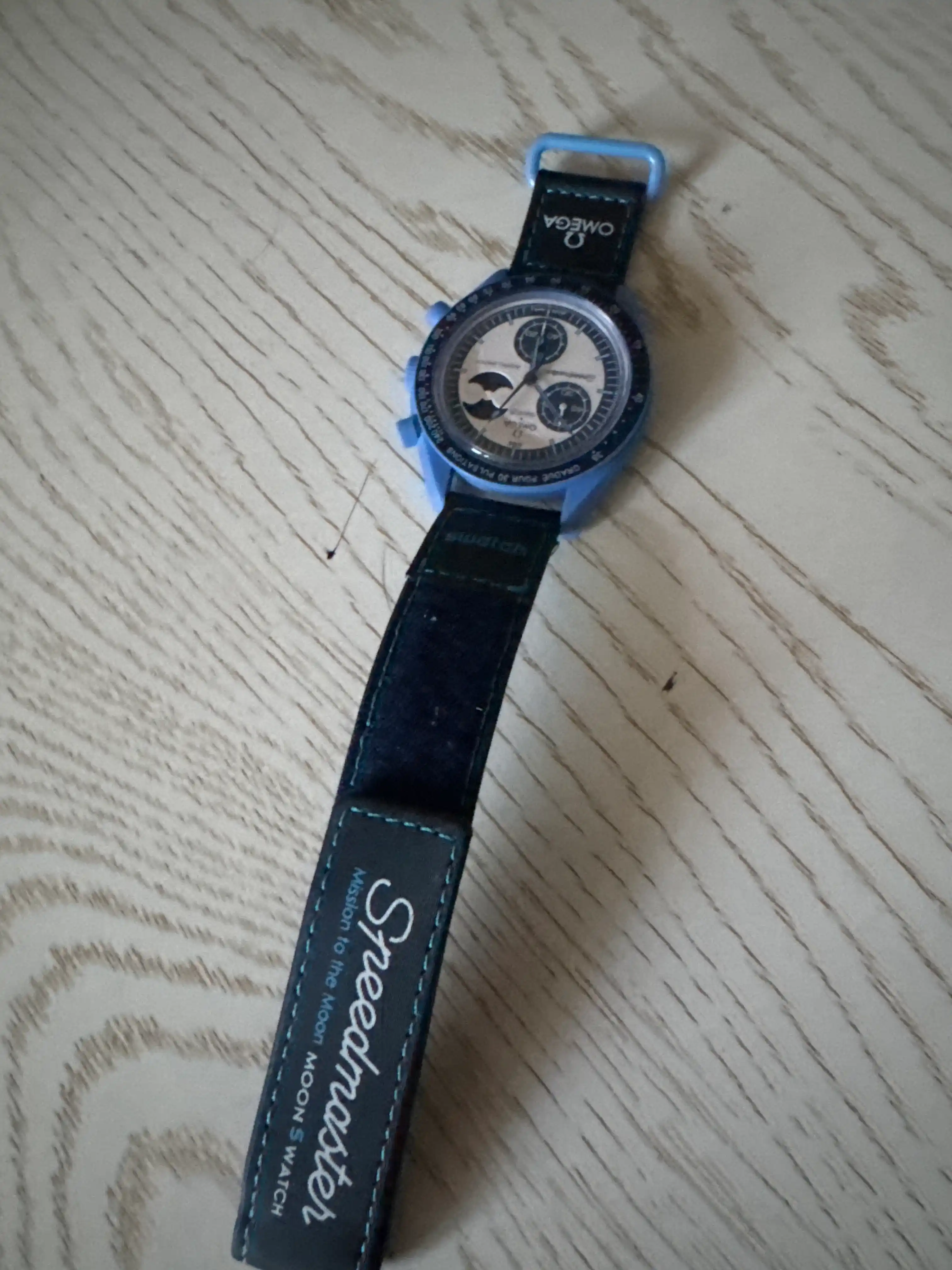 Omega x Swatch MoonSwatch erkaklar soati – sarg‘ish rang, 42 mm, dizayn