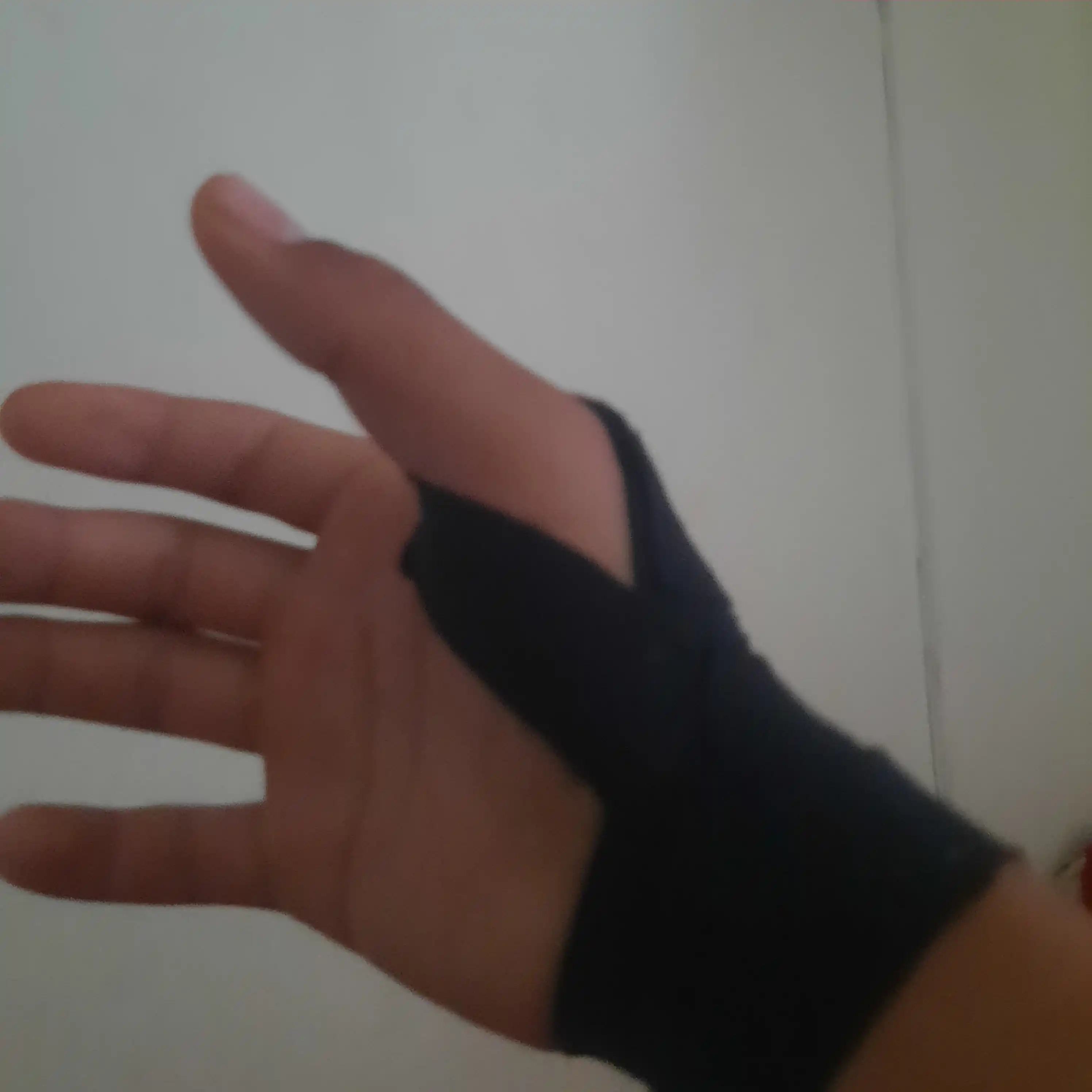 Kinesio lentasi sport o'zi yopishuvchi suv o'tkazmaydigan