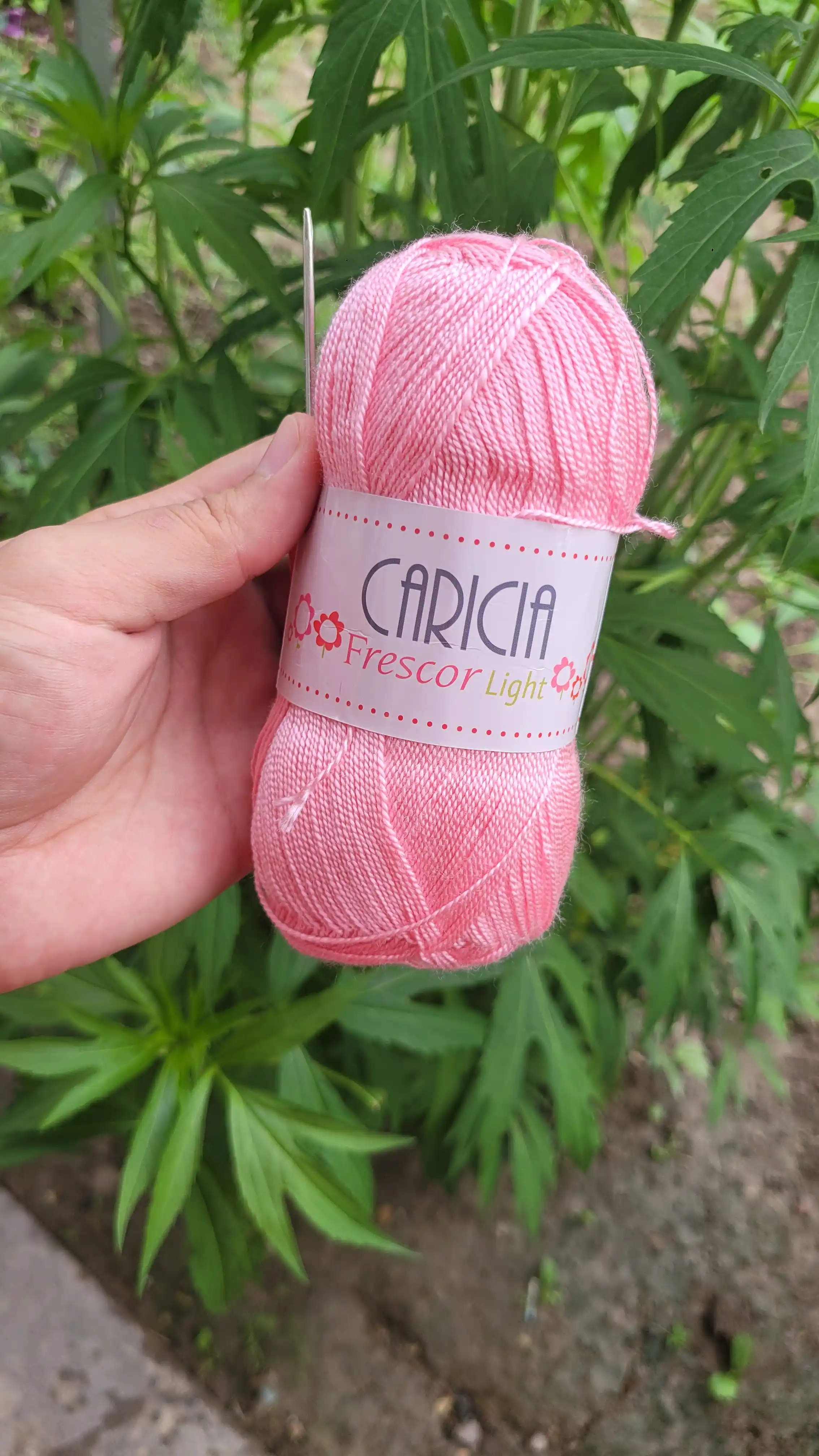 To'quv ipi Caricia - 375 m, 75 g, 100 % akril, qadoqda 1 dona