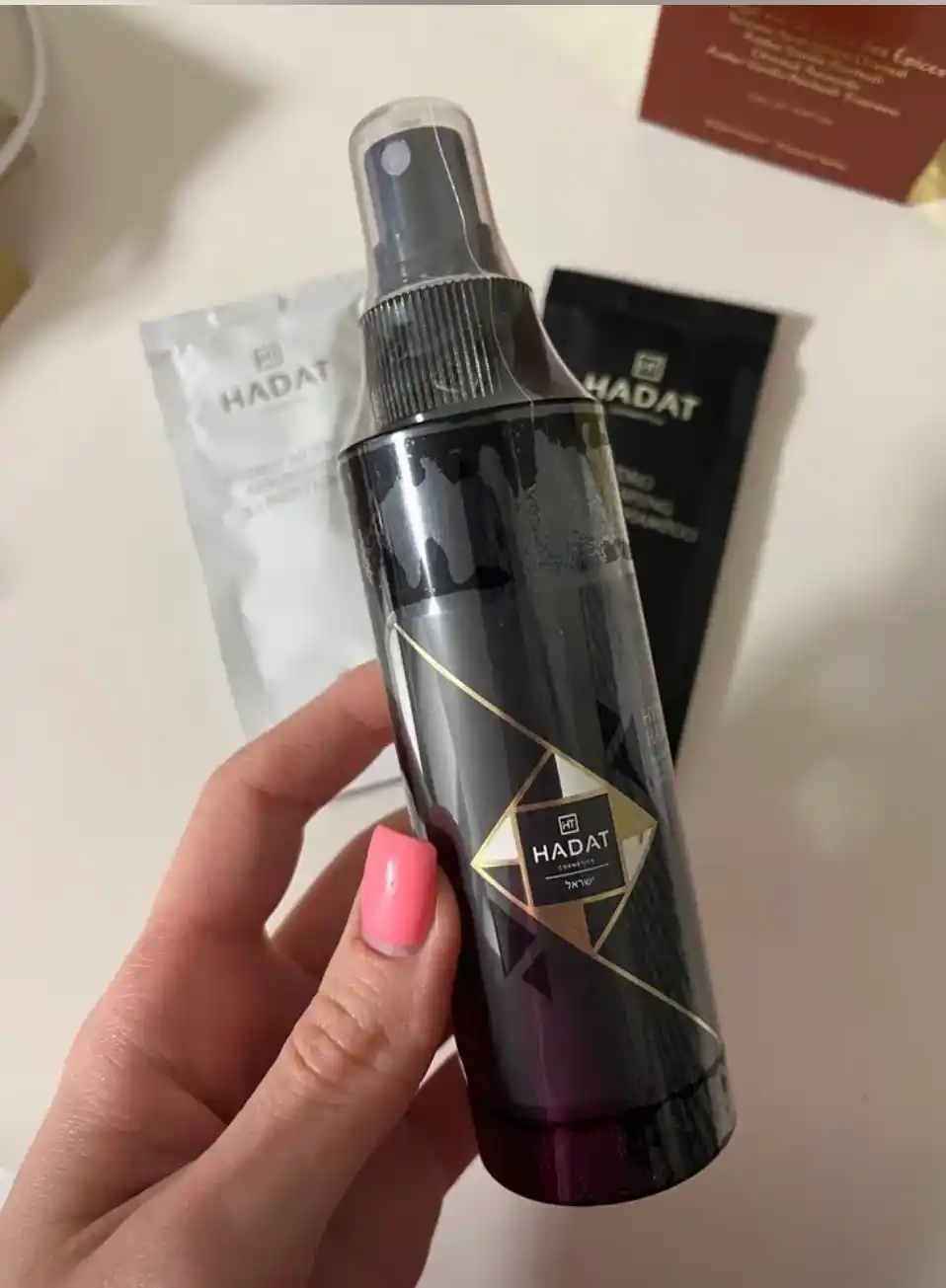 Спрей HADAT Miracle Hair Serum — несмываемая термозащита и зеркальный блеск, 110 мл
