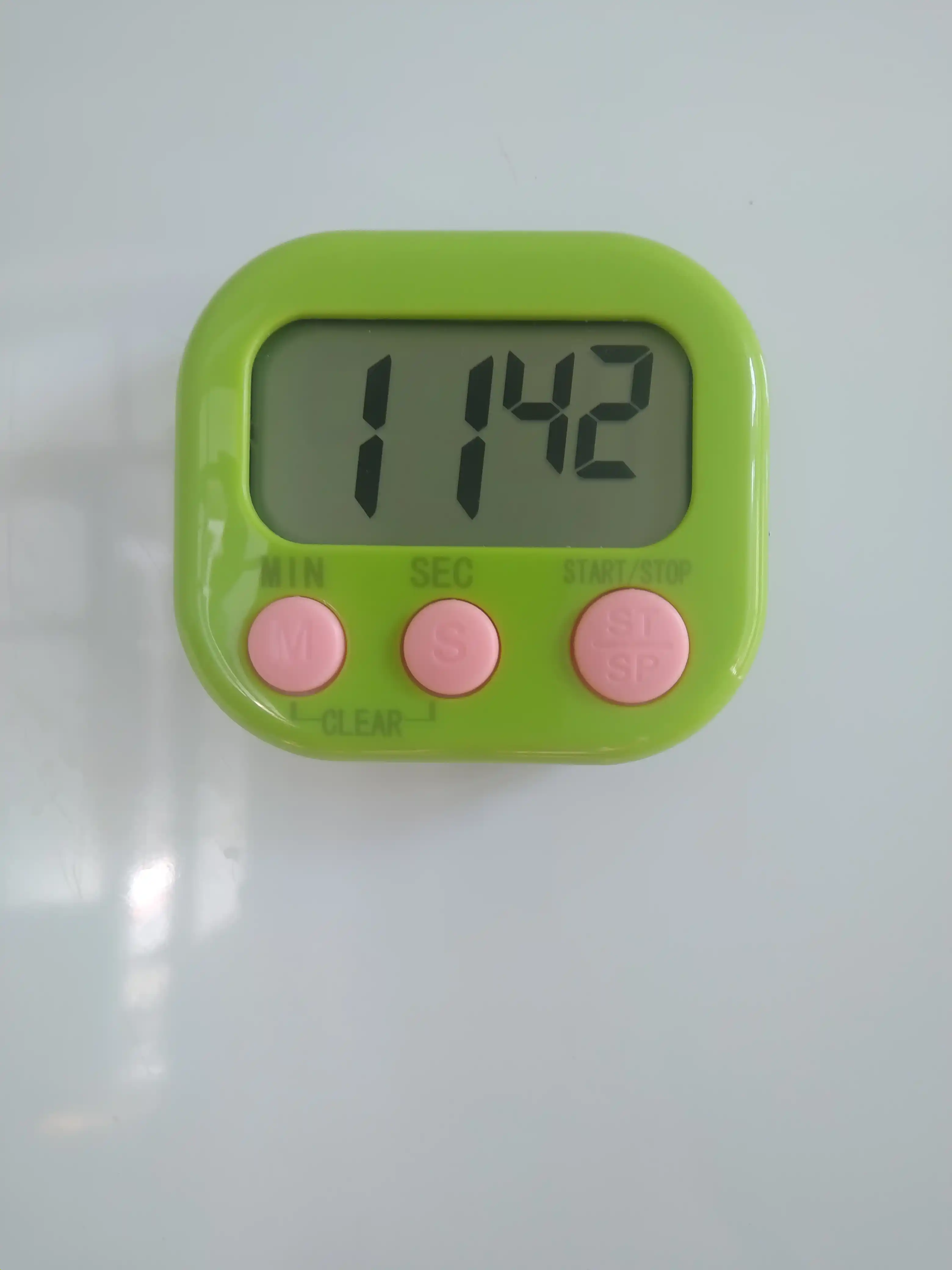 Magnitdagi elektron oshxona taymer, baland ovozli signal, tuxum qaynatish uchun