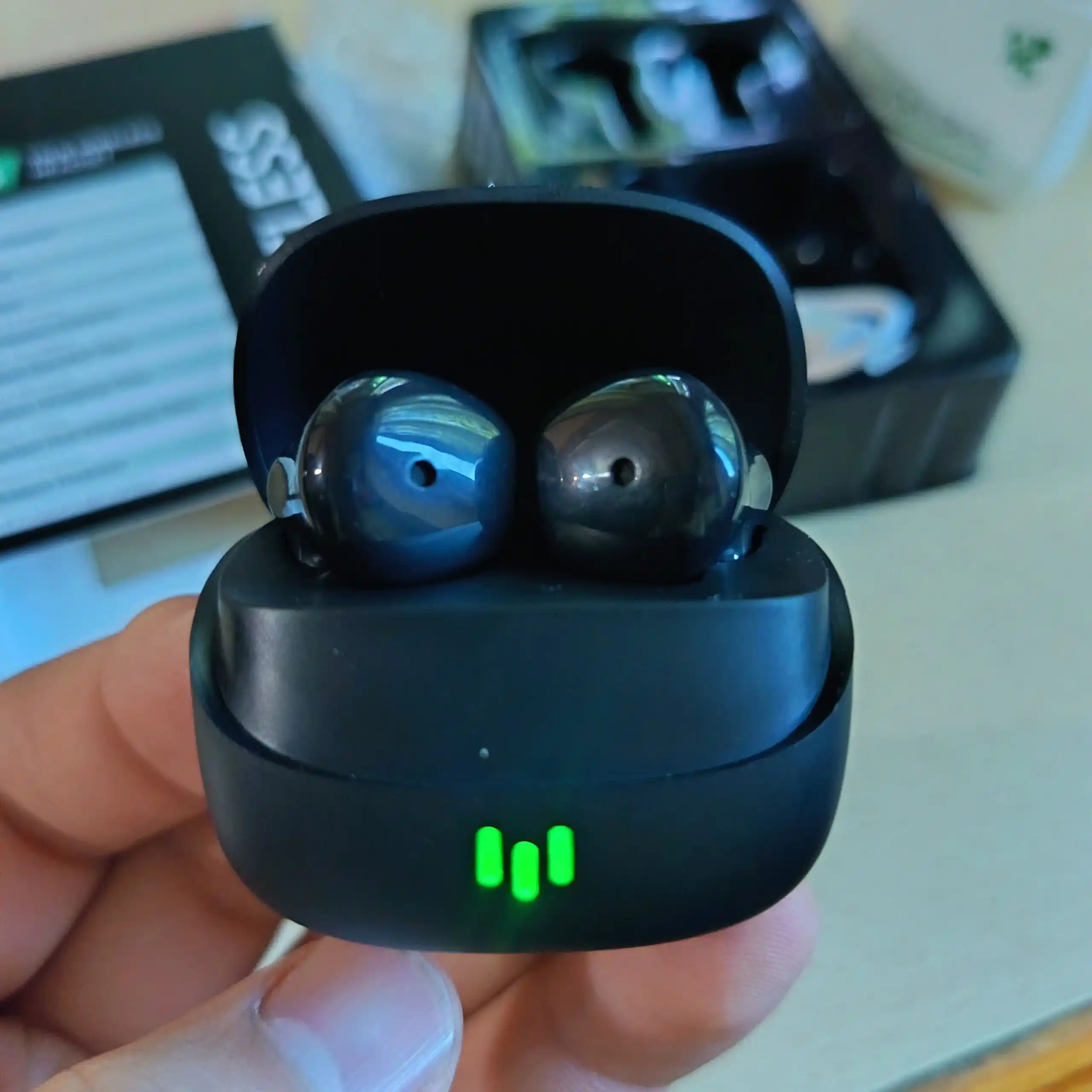 Simsiz, sensorli bluetooth quloqchinlar iPhone va Android uchun 2026
