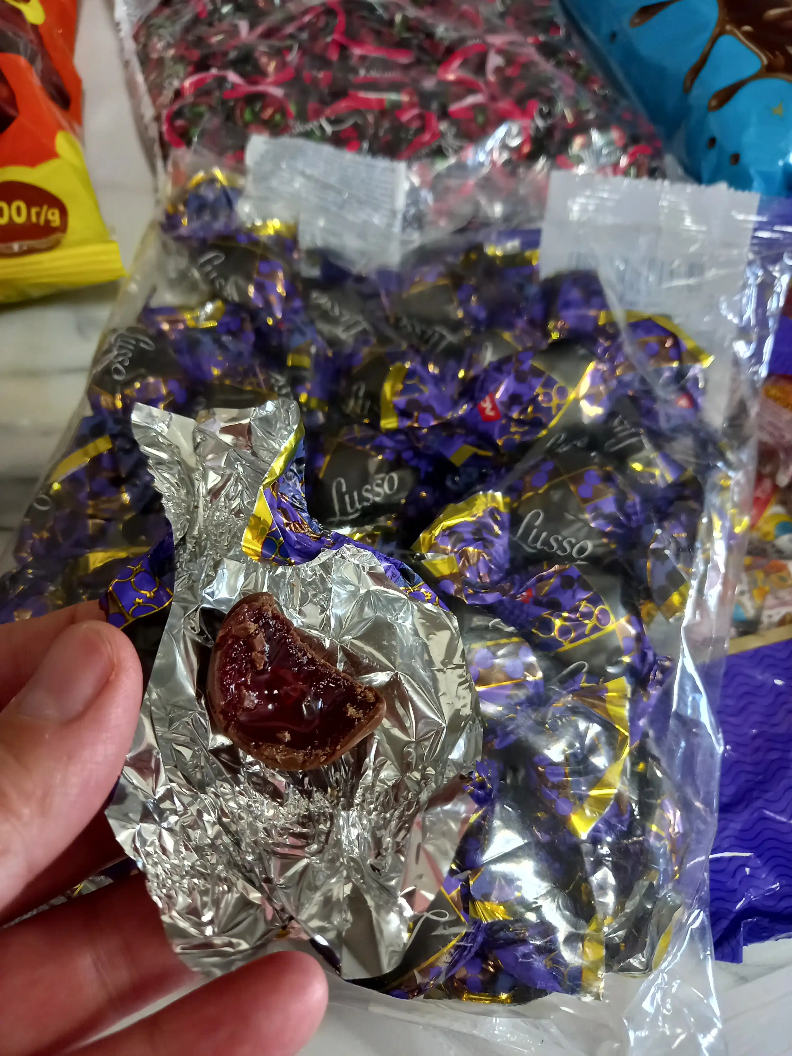 Konfetalar Lusso, qora smorodina ta'mi bilan, 0.5 kg