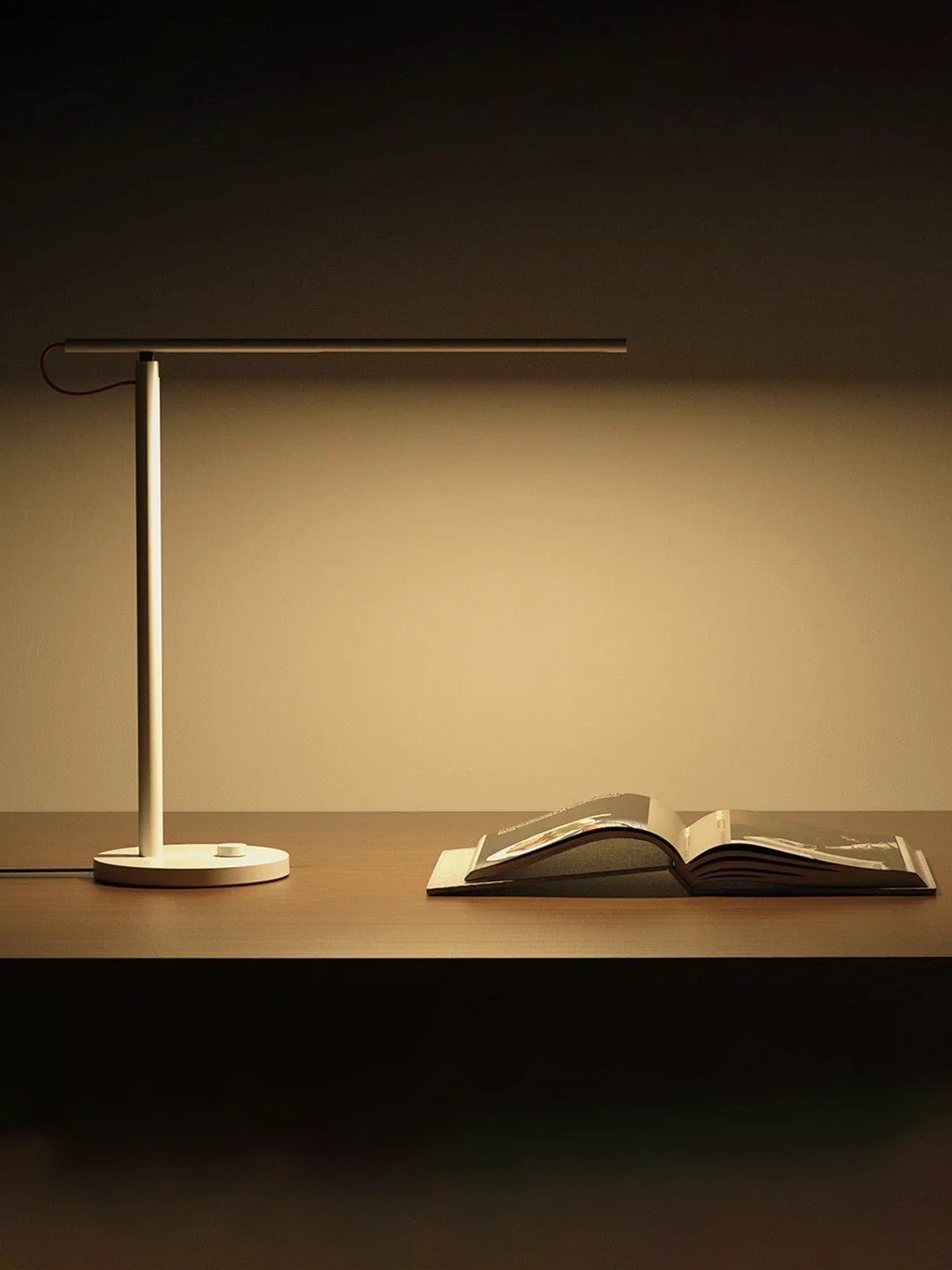 Xiaomi Mi Smart LED Desk Lamp 1S — aqlli LED stol lampasi 2