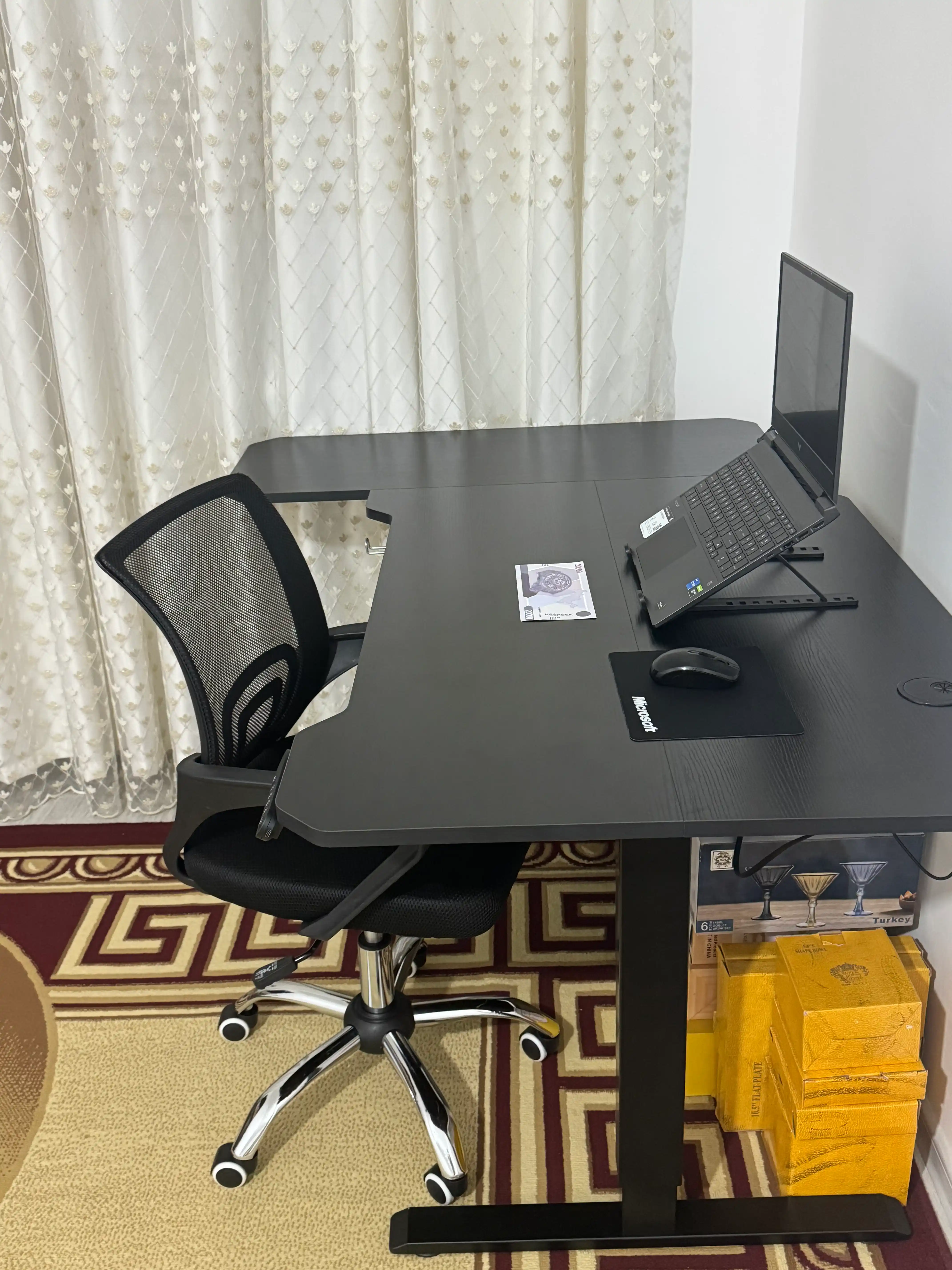 Elektr balandligi sozlanishi kompyuter stoli, 150 × 78 sm