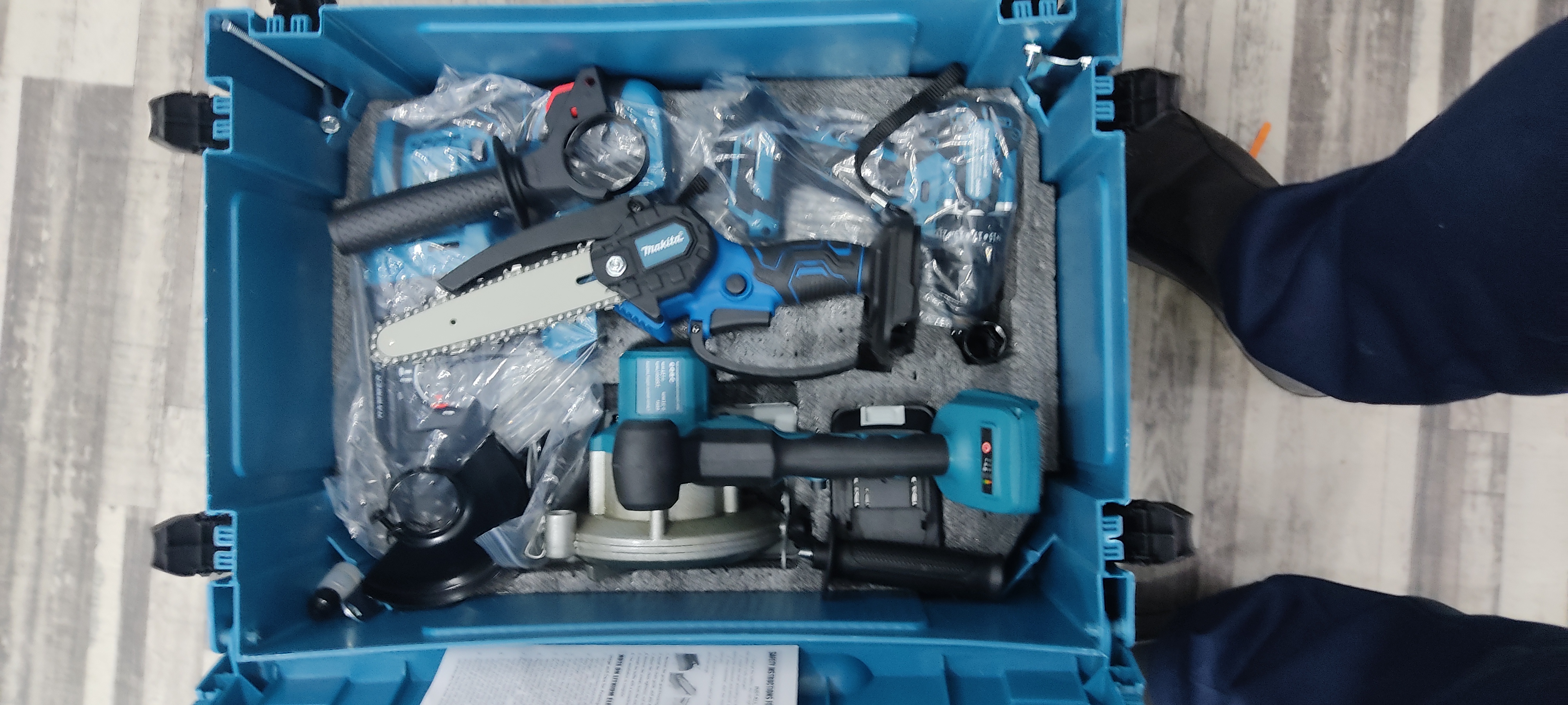 Makita akkumulyatorli nabor 6 tasi 1 da: shurupovyort, perforator, bolgarka, arralar