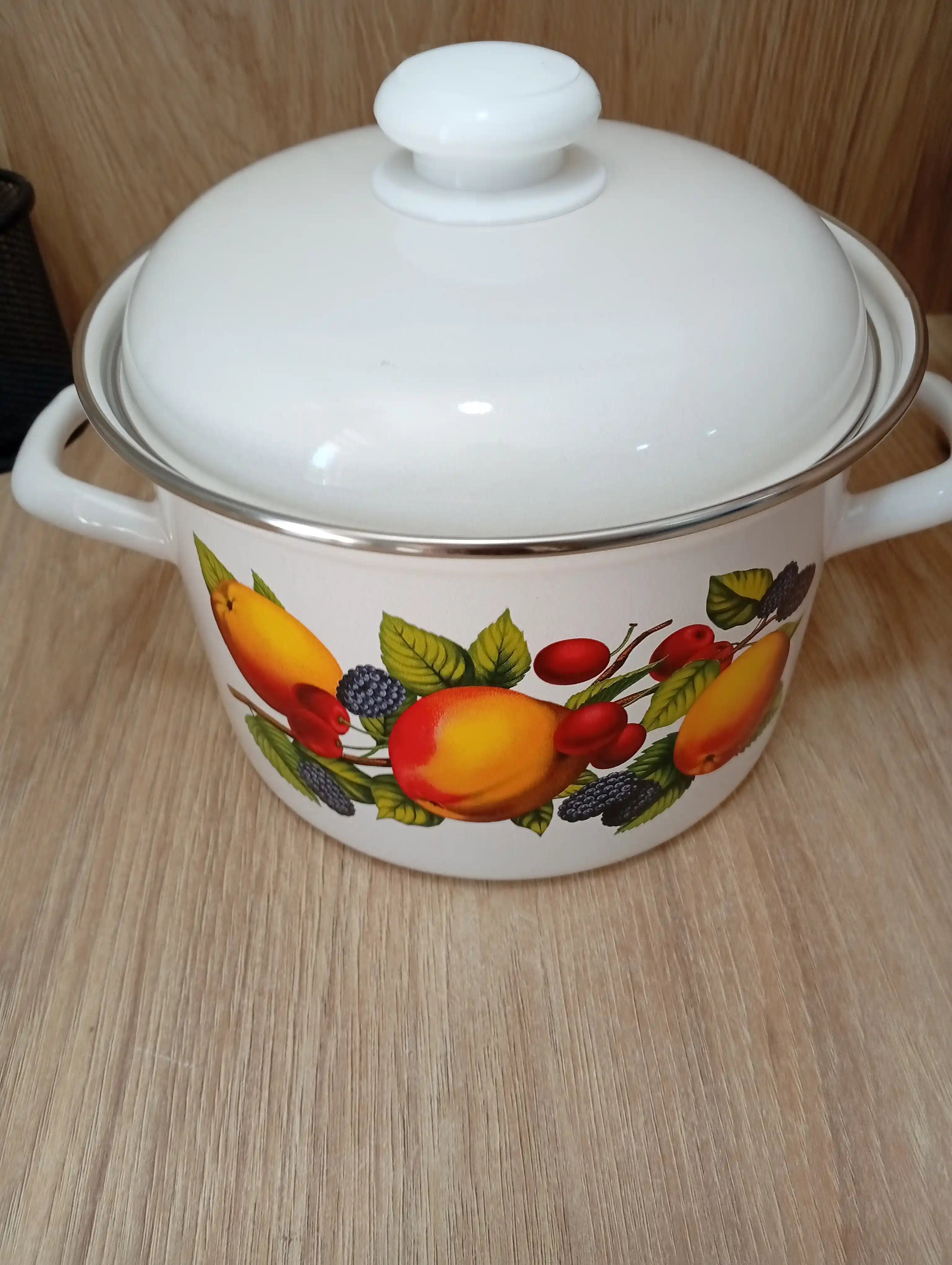 Кастрюля эмалированная с крышкой, для кухни