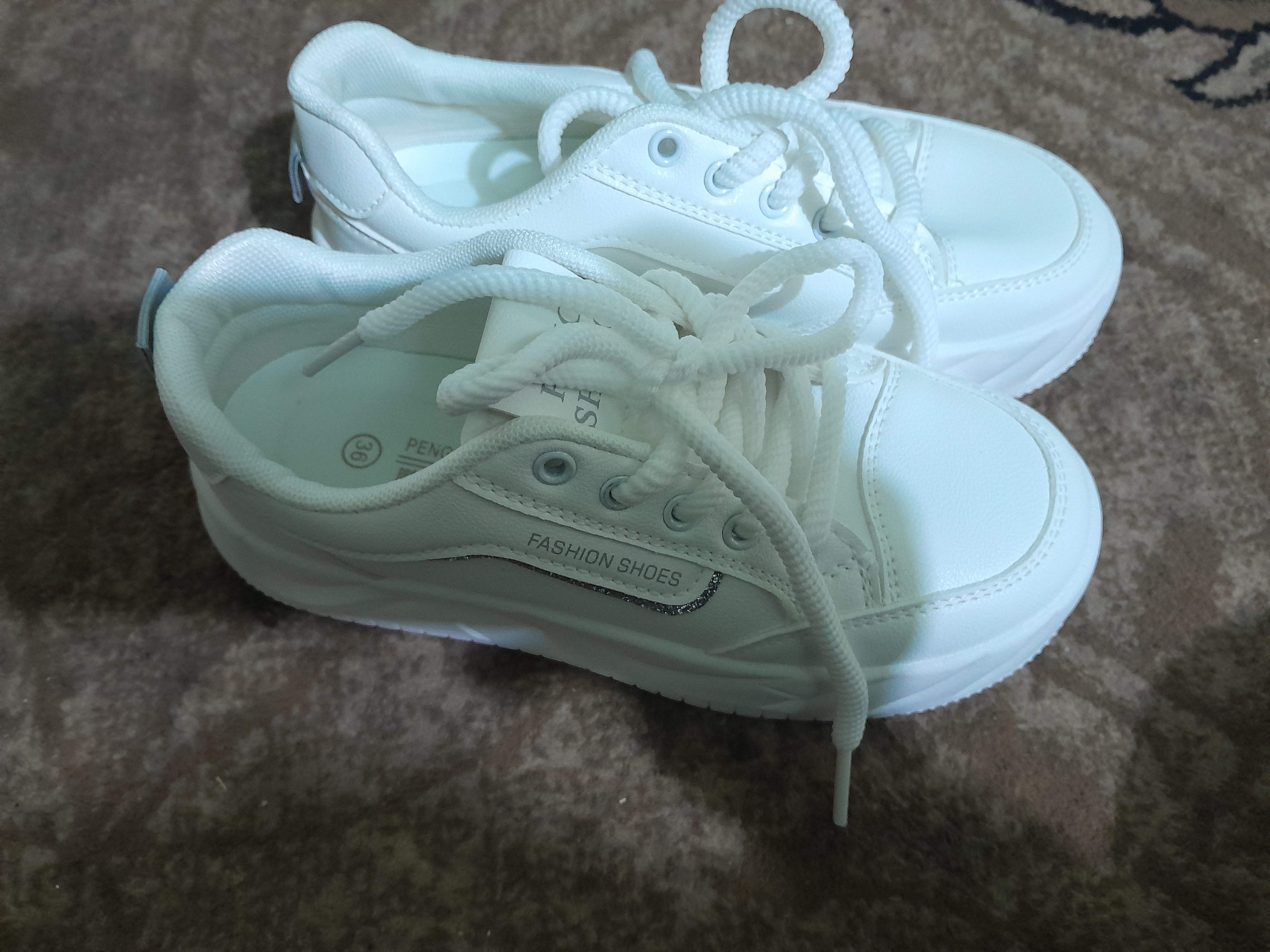 Nike’dan har qanday ob-havo uchun yumshoq va qulay oq AIR FORCE krossovkalari