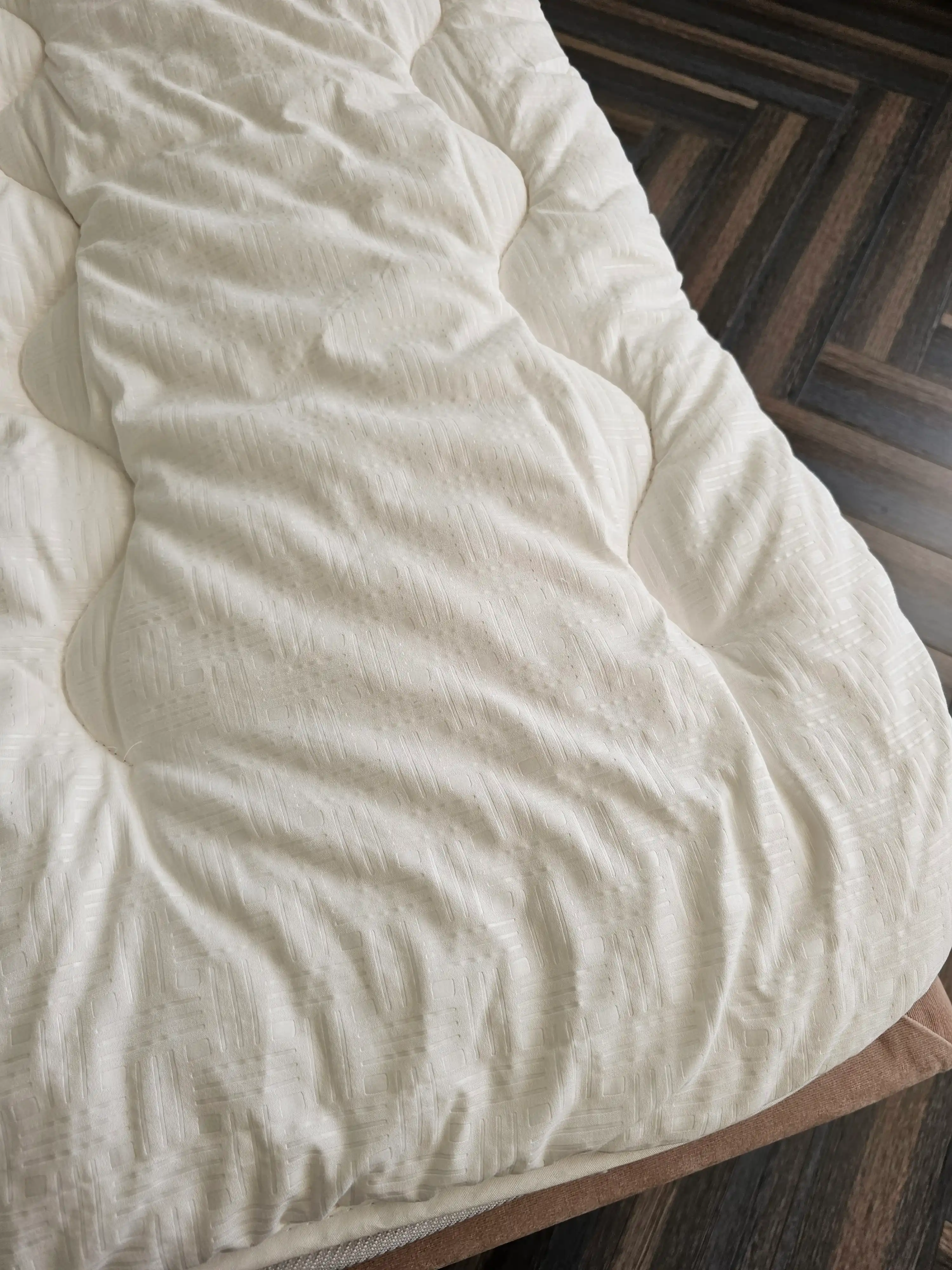 Allergiyaga mos namatrasnik, paxtali matras qoplamasi, rezinkali himoya