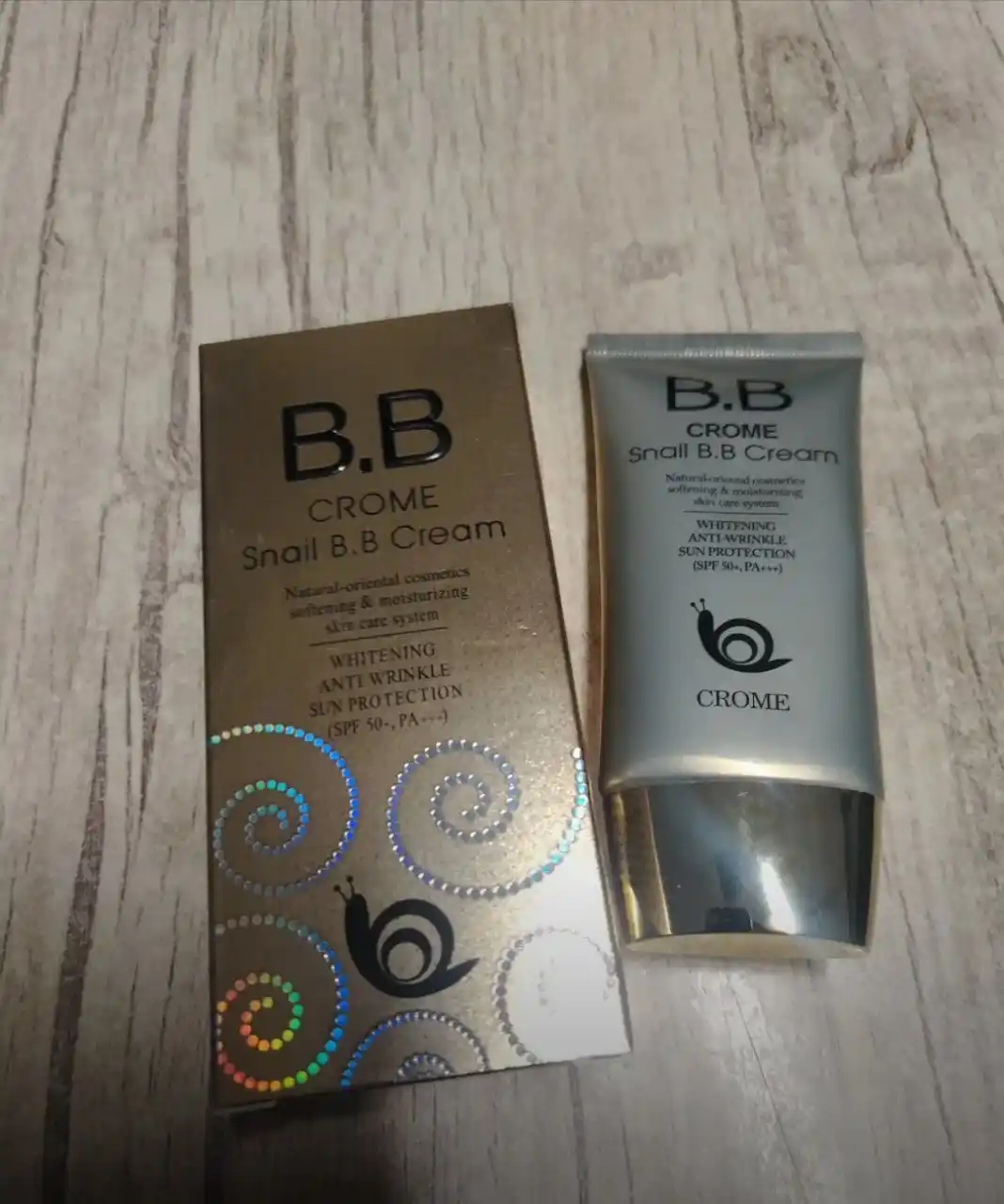 Ko‘p funksiyali oqartiruvchi BB-kremi CROME SNAIL BB Cream SPF50+