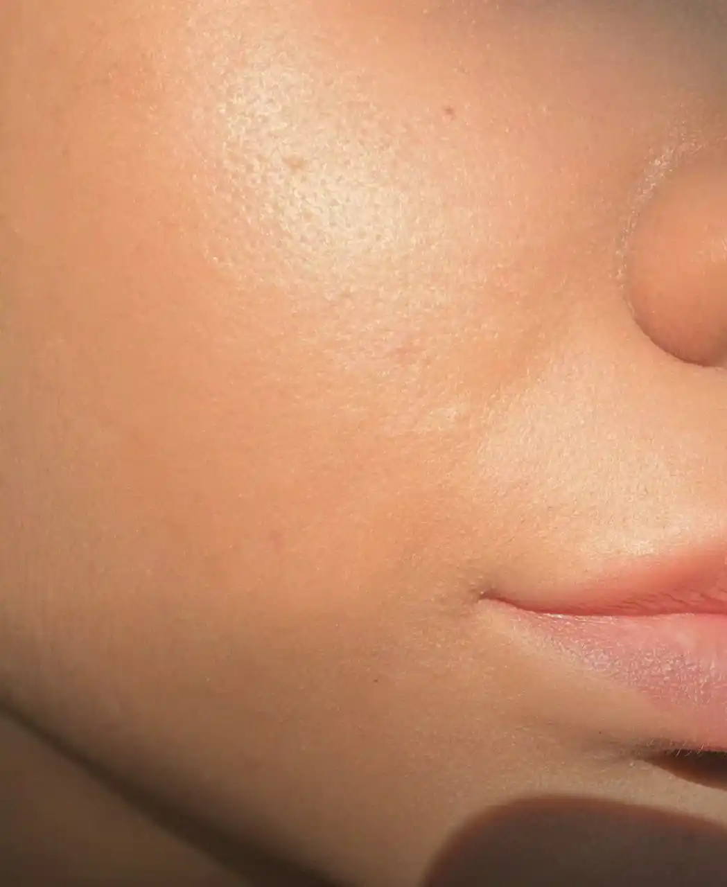 Ko‘p funksiyali oqartiruvchi BB-kremi CROME SNAIL BB Cream SPF50+