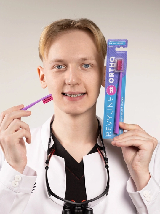 Revyline SM6000 Ortho ortodontik tish cho‘tkasi breketlar uchun yumshoq