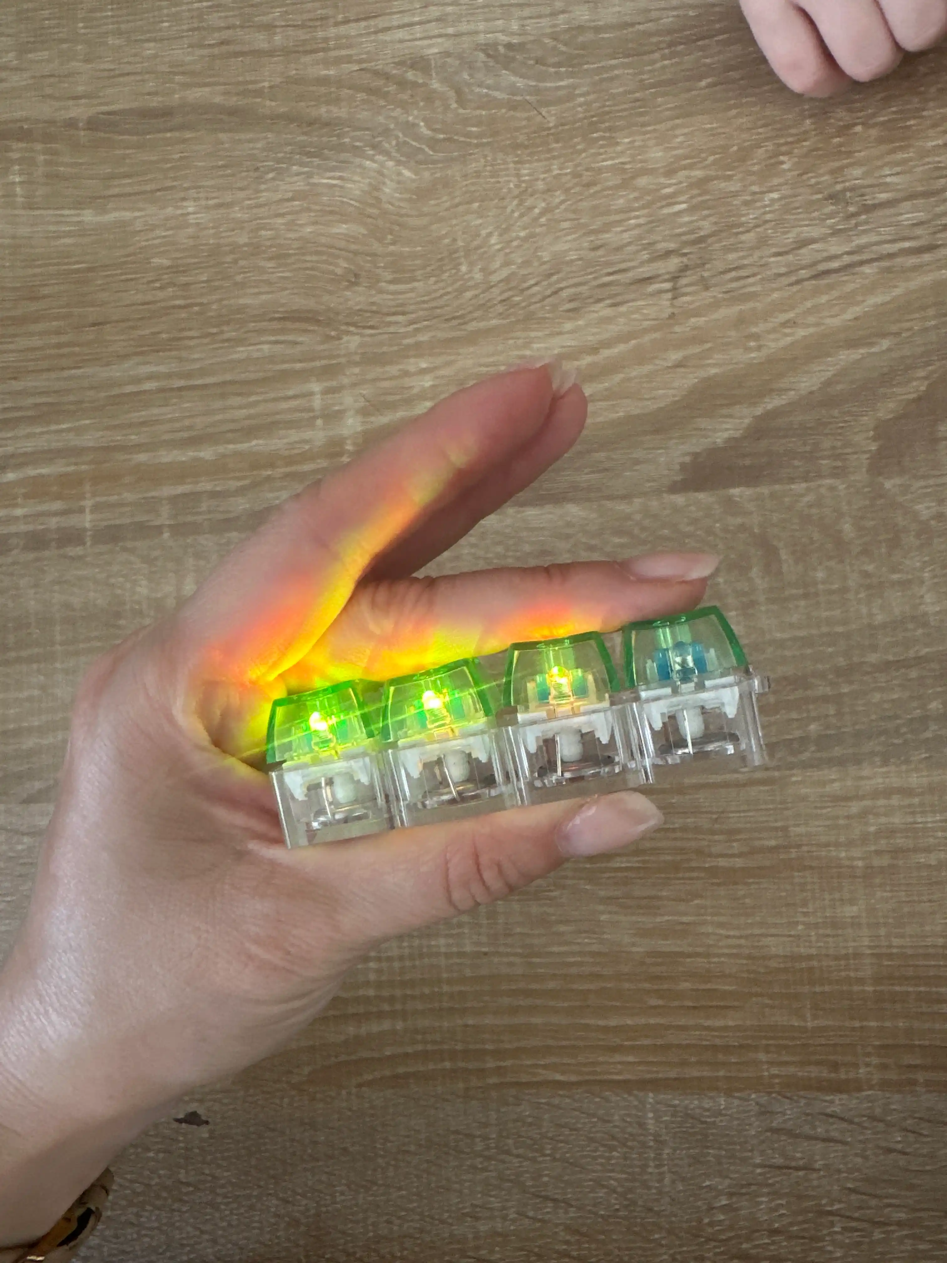 Антистресс брелок-клавиатура с RGB подсветкой, кликер для концентрации внимания