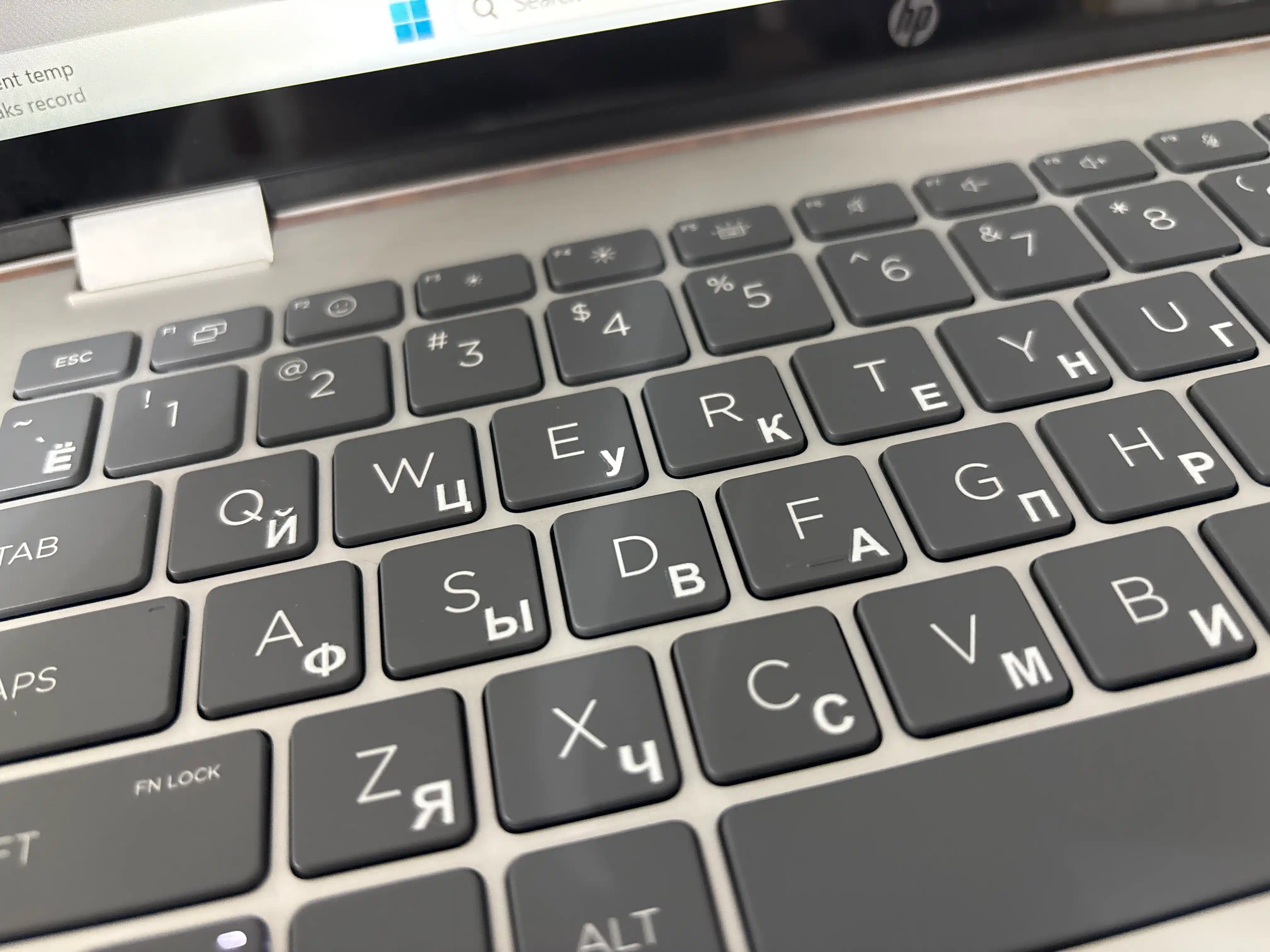 Shaffof ruscha kLaviatura nakleykasi – 3D bo‘rtma harflar, universal keyboard sticker