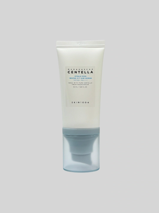 Quyoshdan himoya qiluvchi zardobi SKIN1004,Hyalu-Cica Water-Fit Sun Serum SPF50+  PA++++ - 
