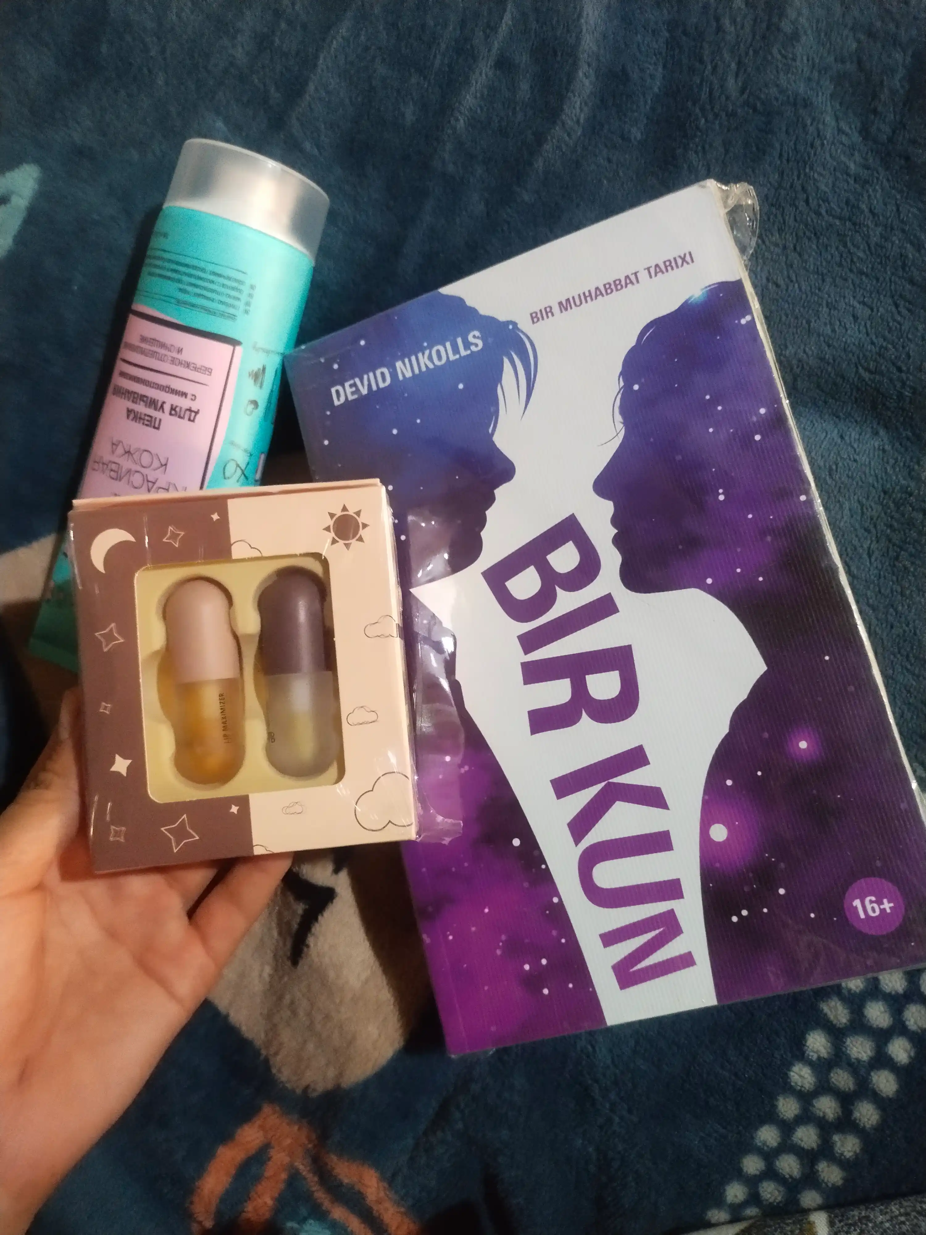 Bir kun - sevgi, romantika, drama, Devid Nikols, Bir muhabbat tarixi