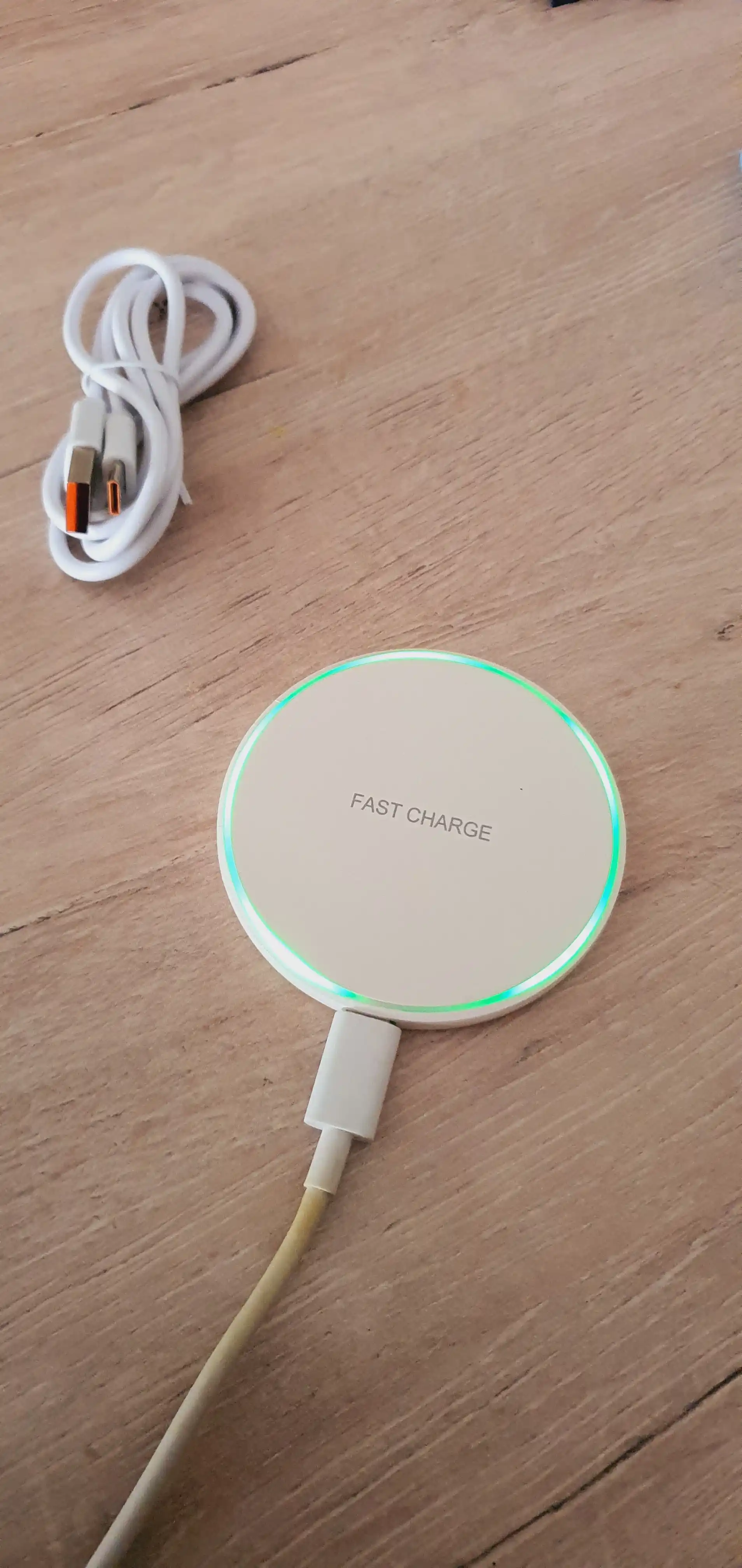 Fast Charge simsiz zaryadlash qurilmasi