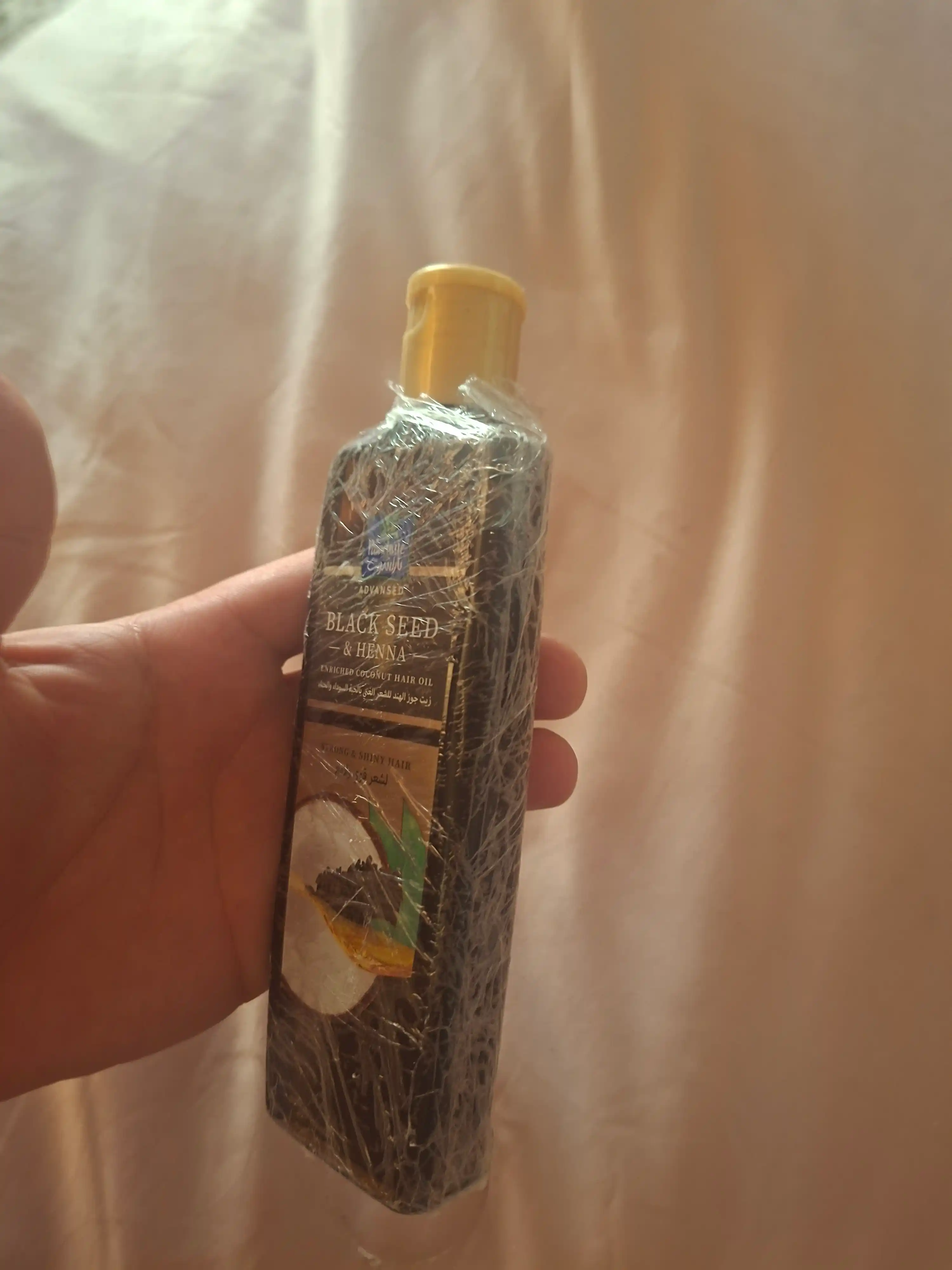 Кокосовое масло с черным тмином и хной PARACHUTE BLACKSEED & HENNA COCONUT HAIR OIL