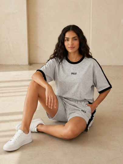Женский спортивный костюм (oversize футболка + шорты) — стиль и комфорт - 