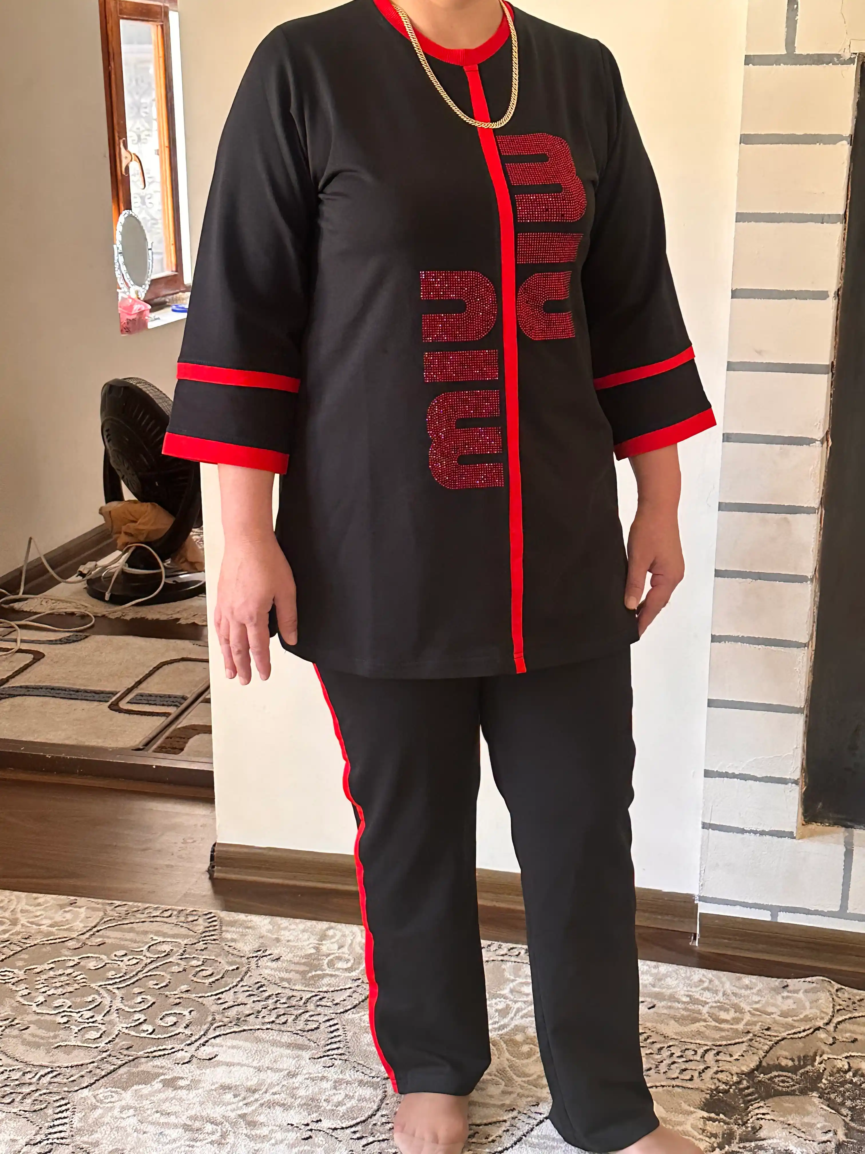 Ayollar kiyimlari, dvoykalar ayollar uchun, zamonaviy kiyimlar, kiyim, qizil pijama