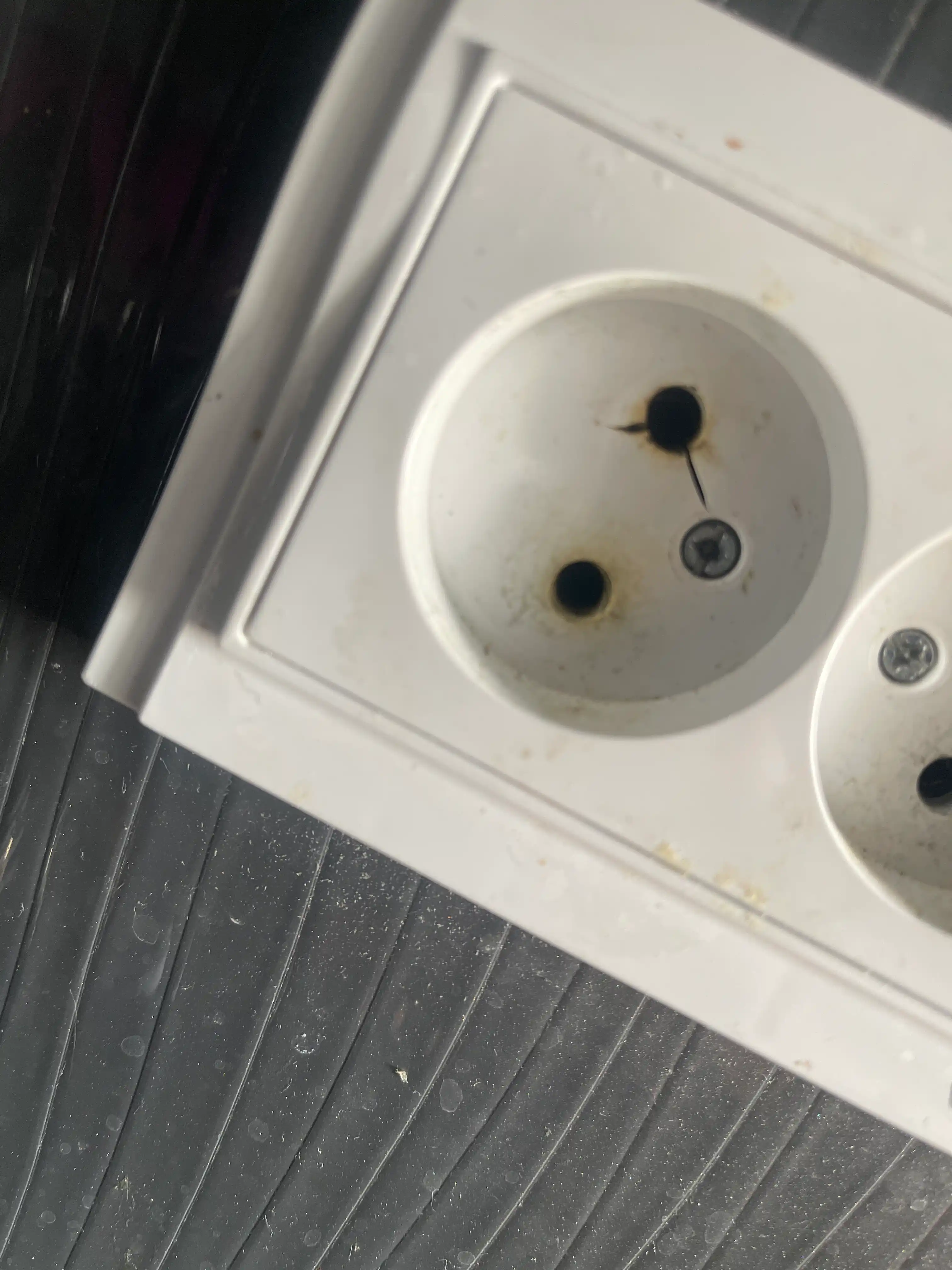 4 ta rozetkali elektr uzaytirgich, klassik oq rangda