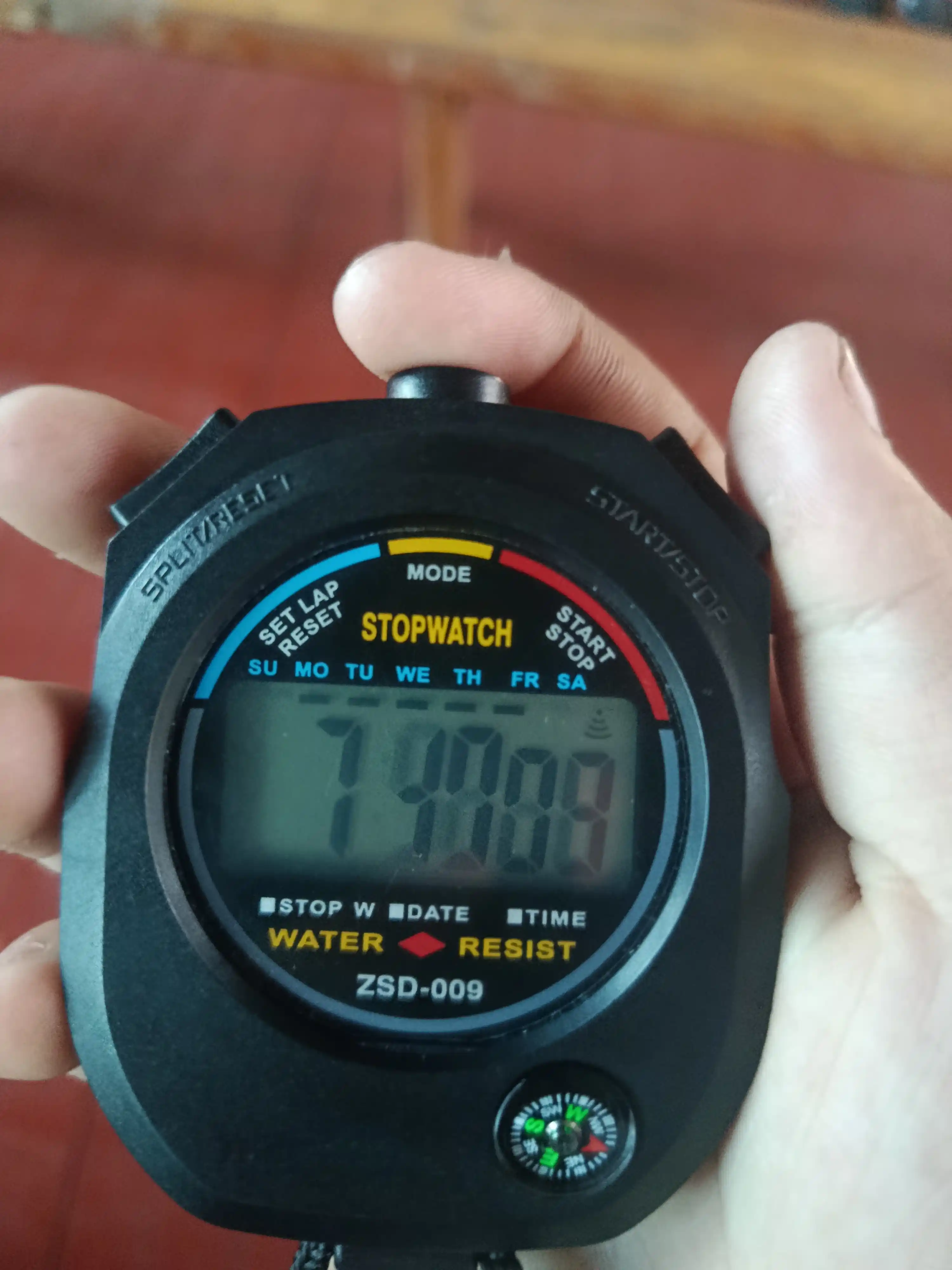 Elektron sport sekundomeri, bir satrli, suv o‘tkazmaydigan, taymer-soat