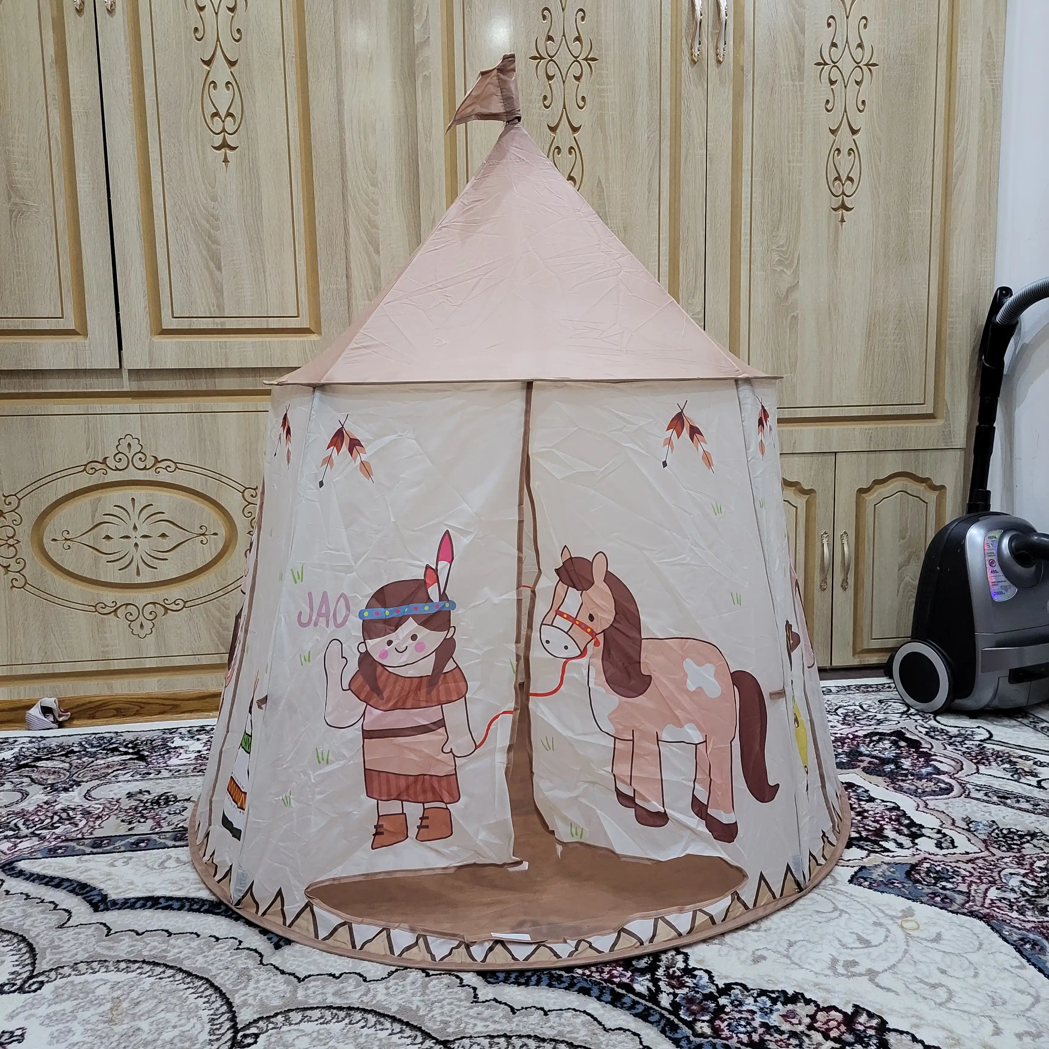 Bolalar o'yin chodiri, bolalar va o'yinchoq uyi, ichki va tashqi makon