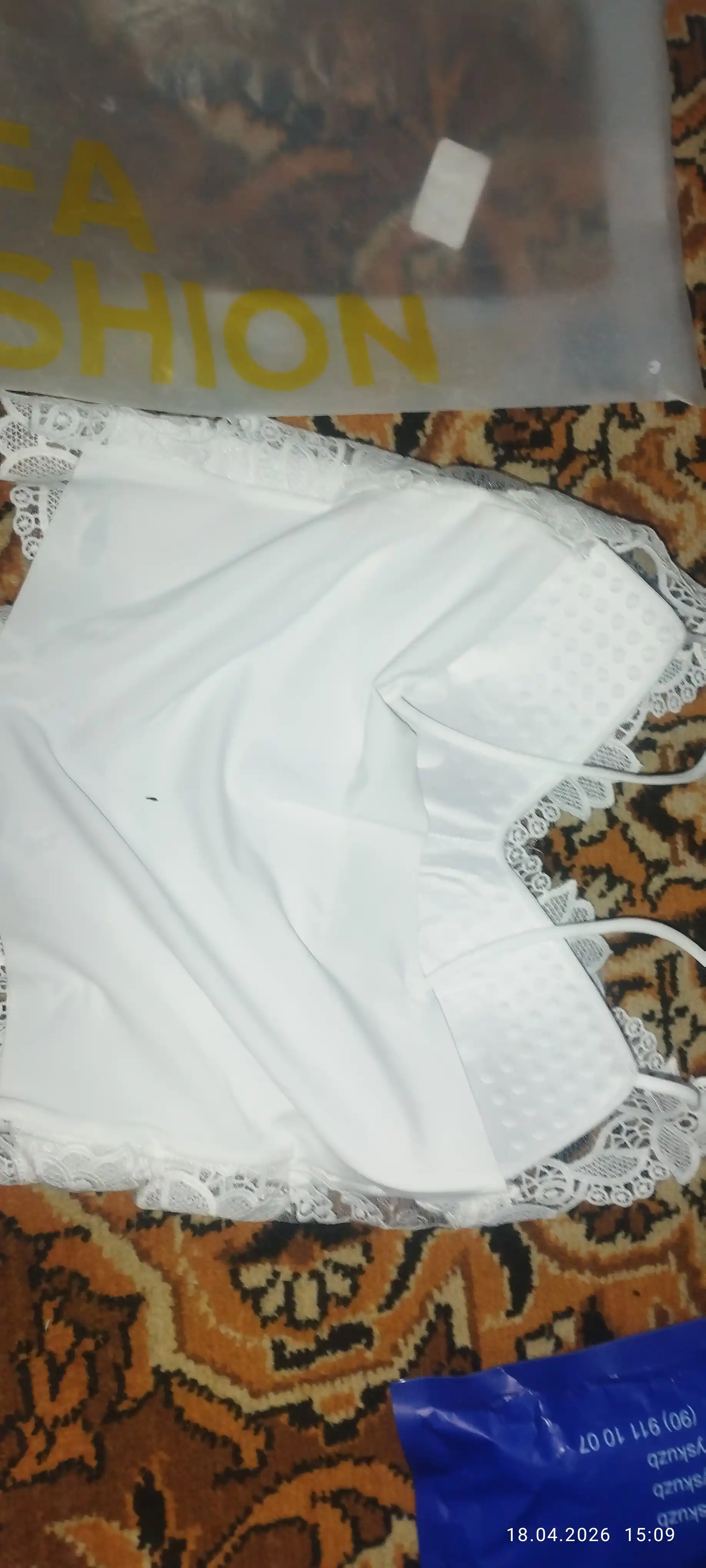 Gipyur top, porolonli chashka bilan