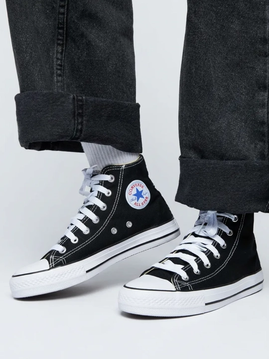 Kuz va bahor mavsumlari uchun mo‘ljallangan Converse sport kedalari, 1 o‘lcham kattaroq bo‘lishi tavsiya etiladi