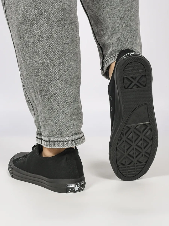 Kuz va bahor mavsumlari uchun mo‘ljallangan Converse sport kedalari, 1 o‘lcham kattaroq bo‘lishi tavsiya etiladi