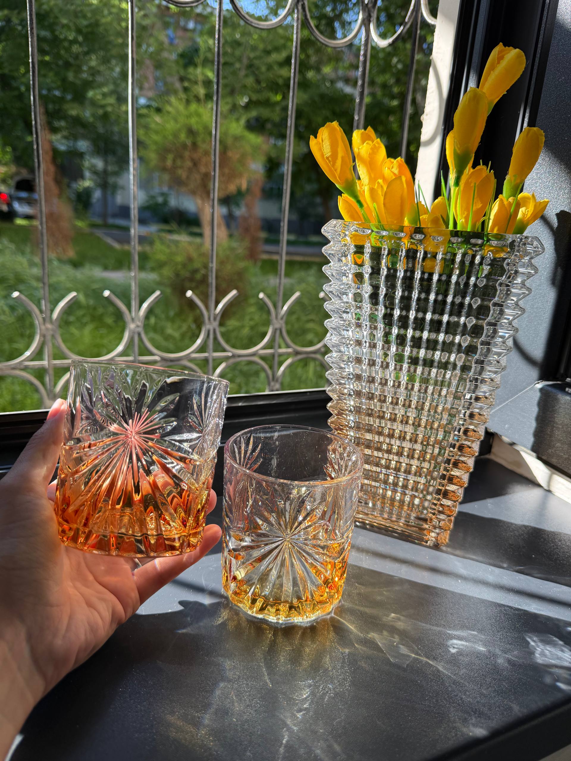 Kokteyl va limonad uchun teksturali, naqshli shisha stakanlar, 6 dona, fujer rangli shisha