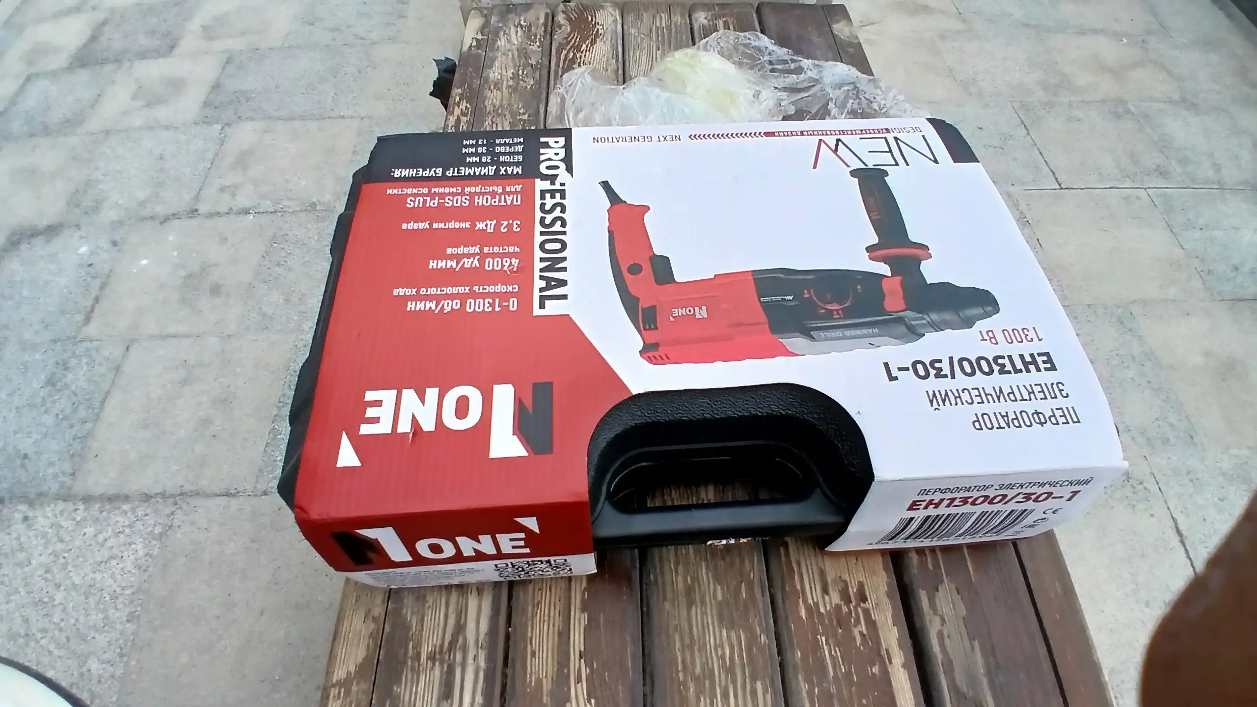 Perforator NUMBER ONE EH1300/30-1, 3-rejim, 3,2 Dj, 1300 Vt, 4600 ud/min, SDS+, keys