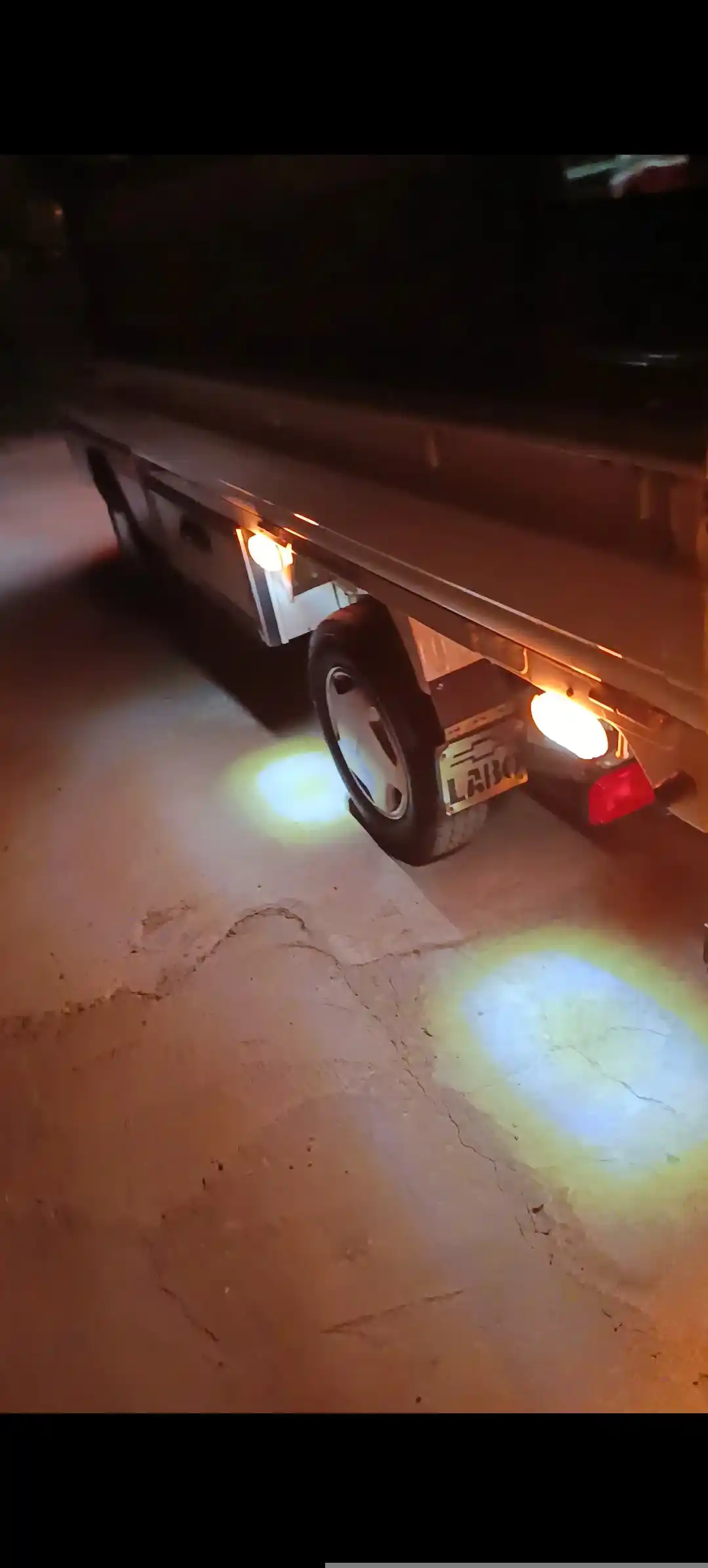 Yuk mashinalari va yengil avtomabillar  uchun 12/24V LED yon chiroqlari