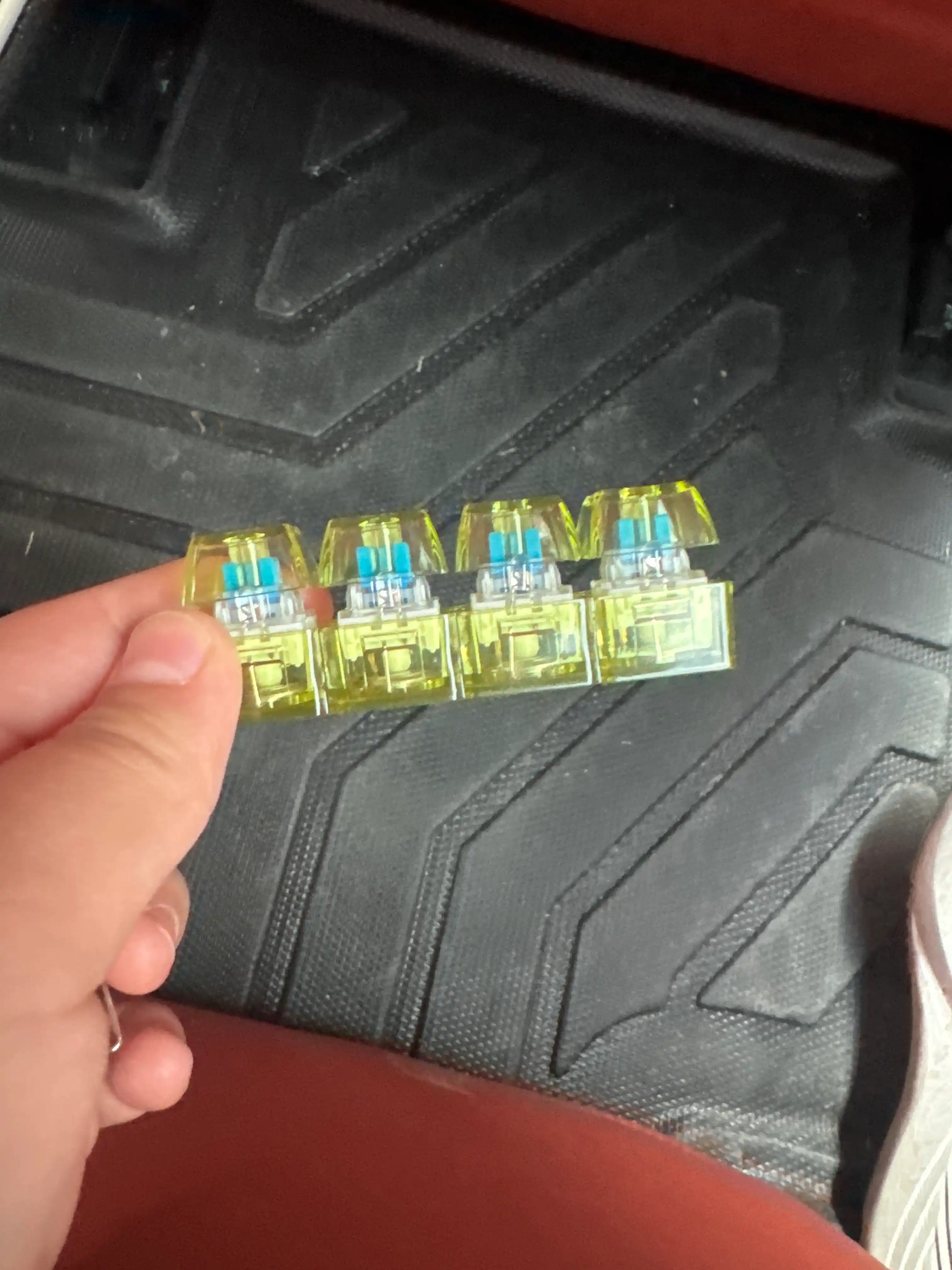 Антистресс брелок-клавиатура для концентрации внимания, с RGB подсветкой