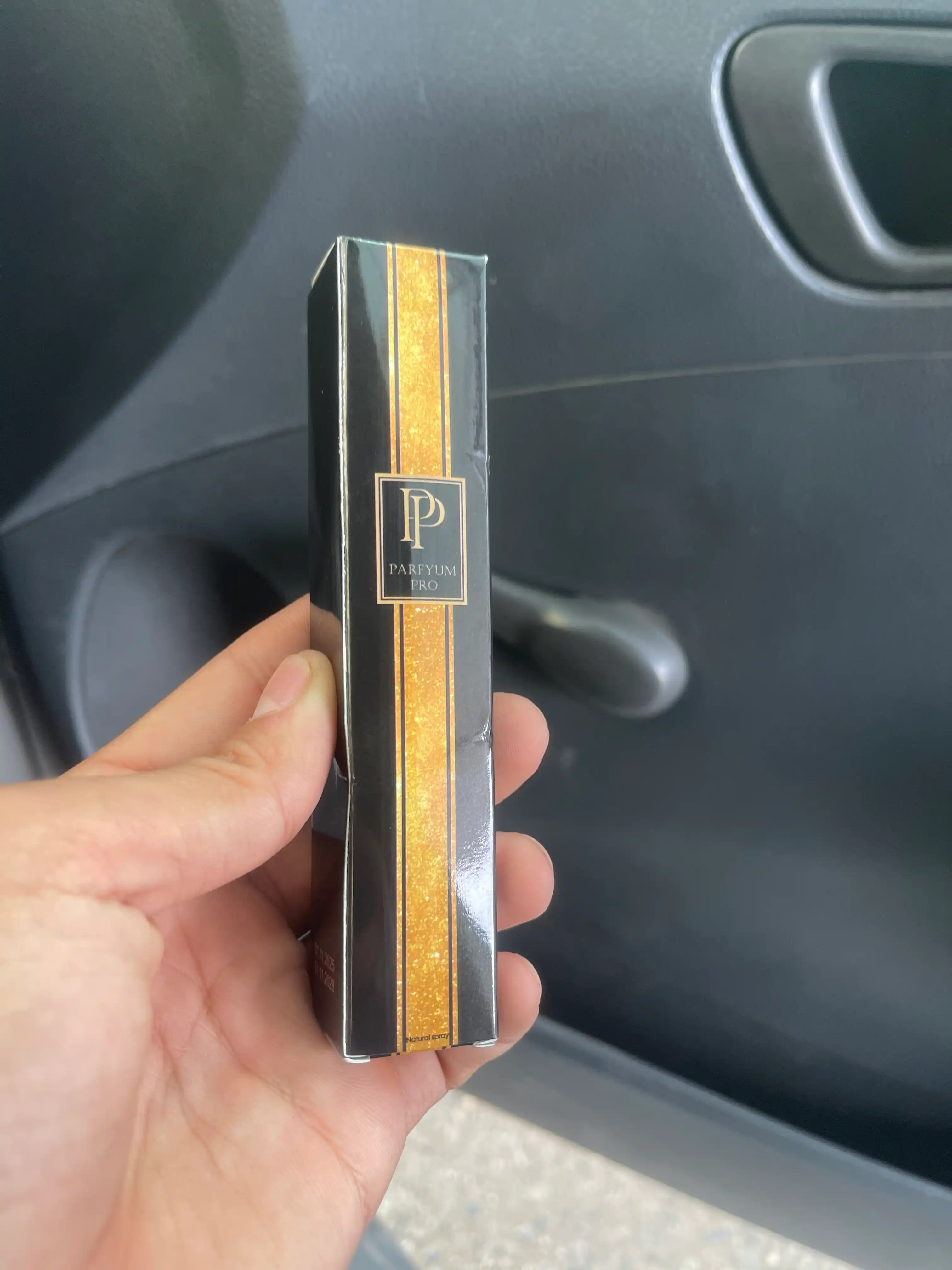 Erkaklar atiri Black afgano NASOMATTO 50% Masla (Ekstrakt parfyuma) 10 ML