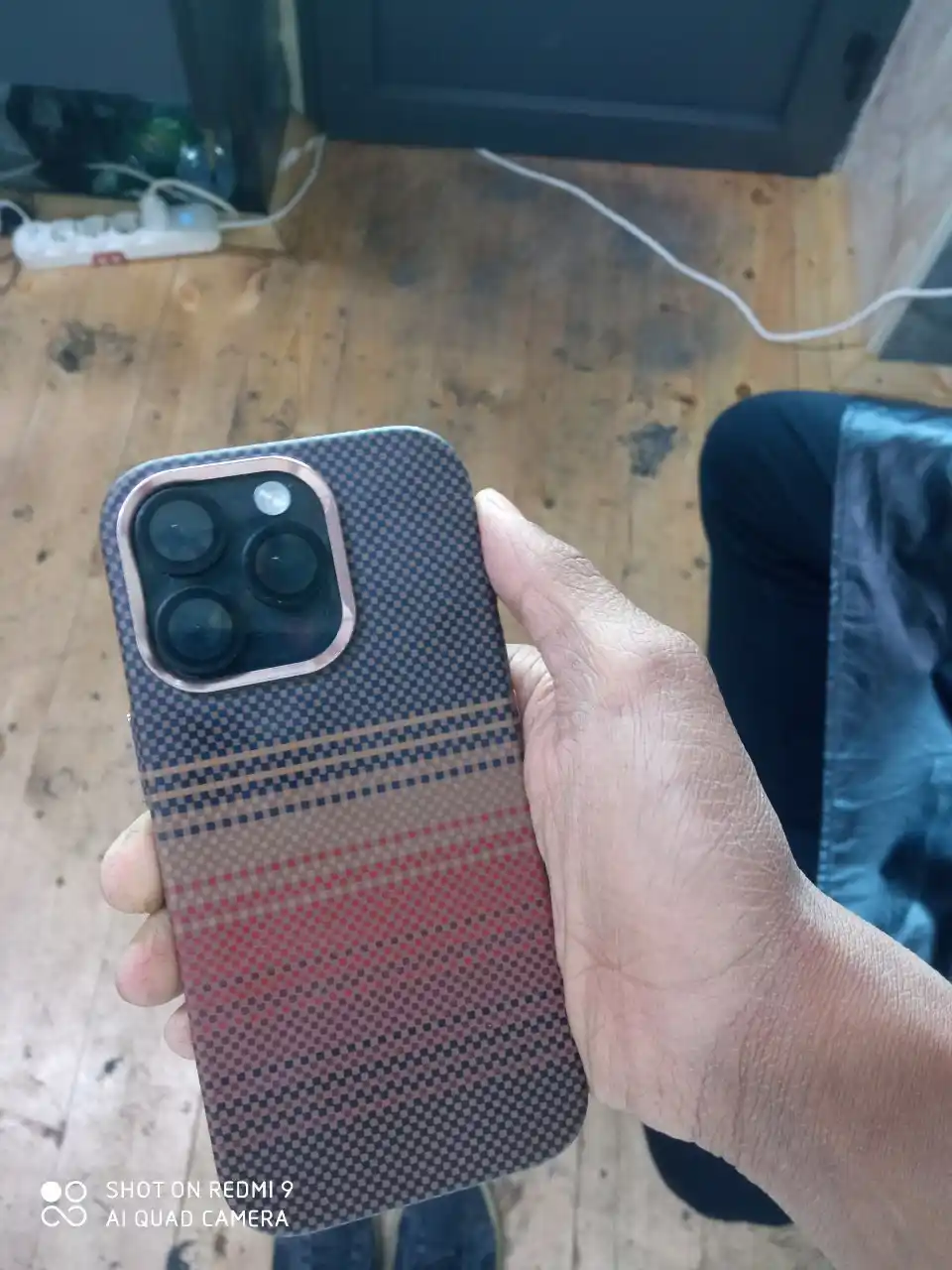 Чехол для iPhone 13, 14, 15, 16, 17 Pro, Max с MagSafe имитация карбона